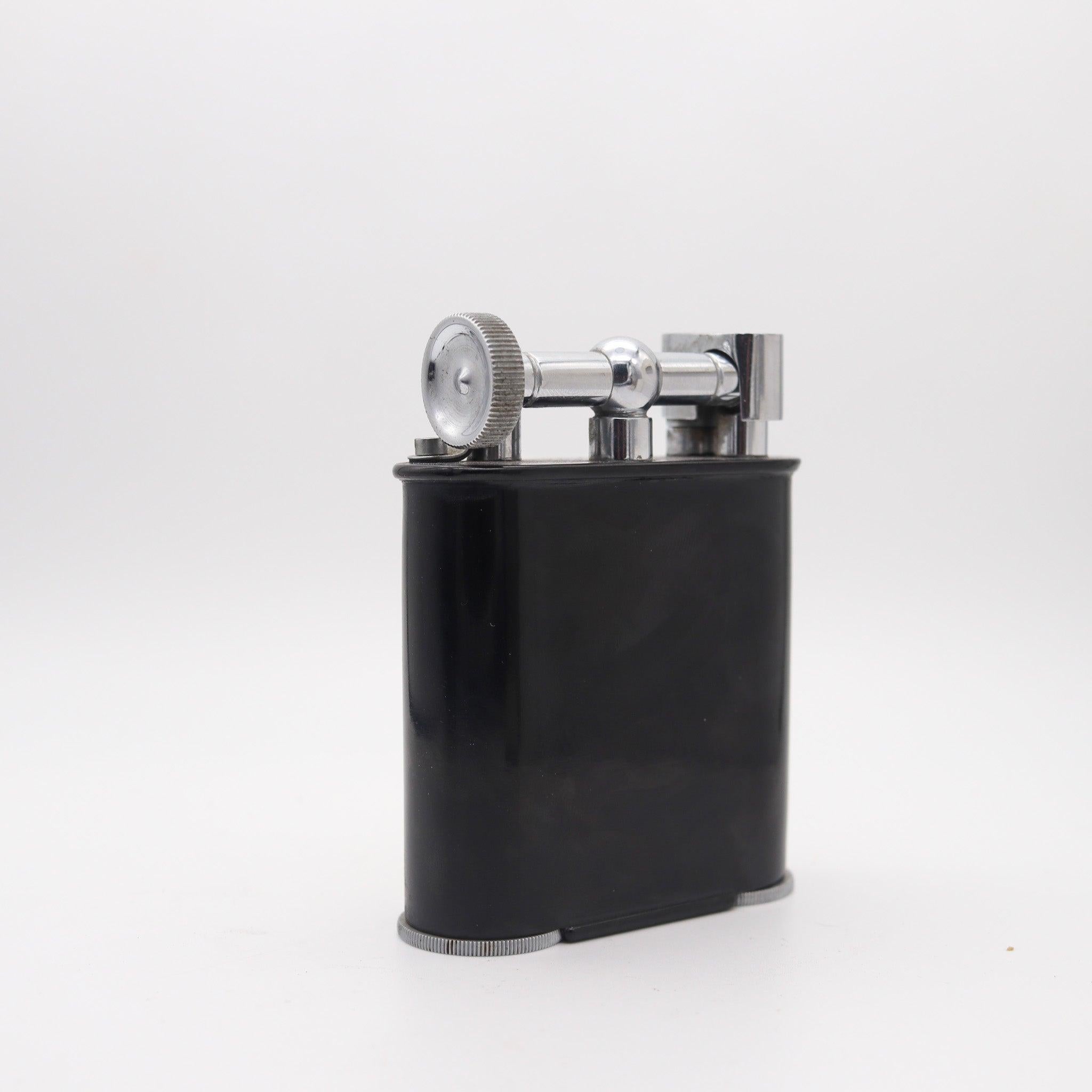 Anglais LE CLASSIQUE bureau Jumbo Desk Petrol Lighter Bridge Scoring Game en bakélite et acier de 1930 en vente