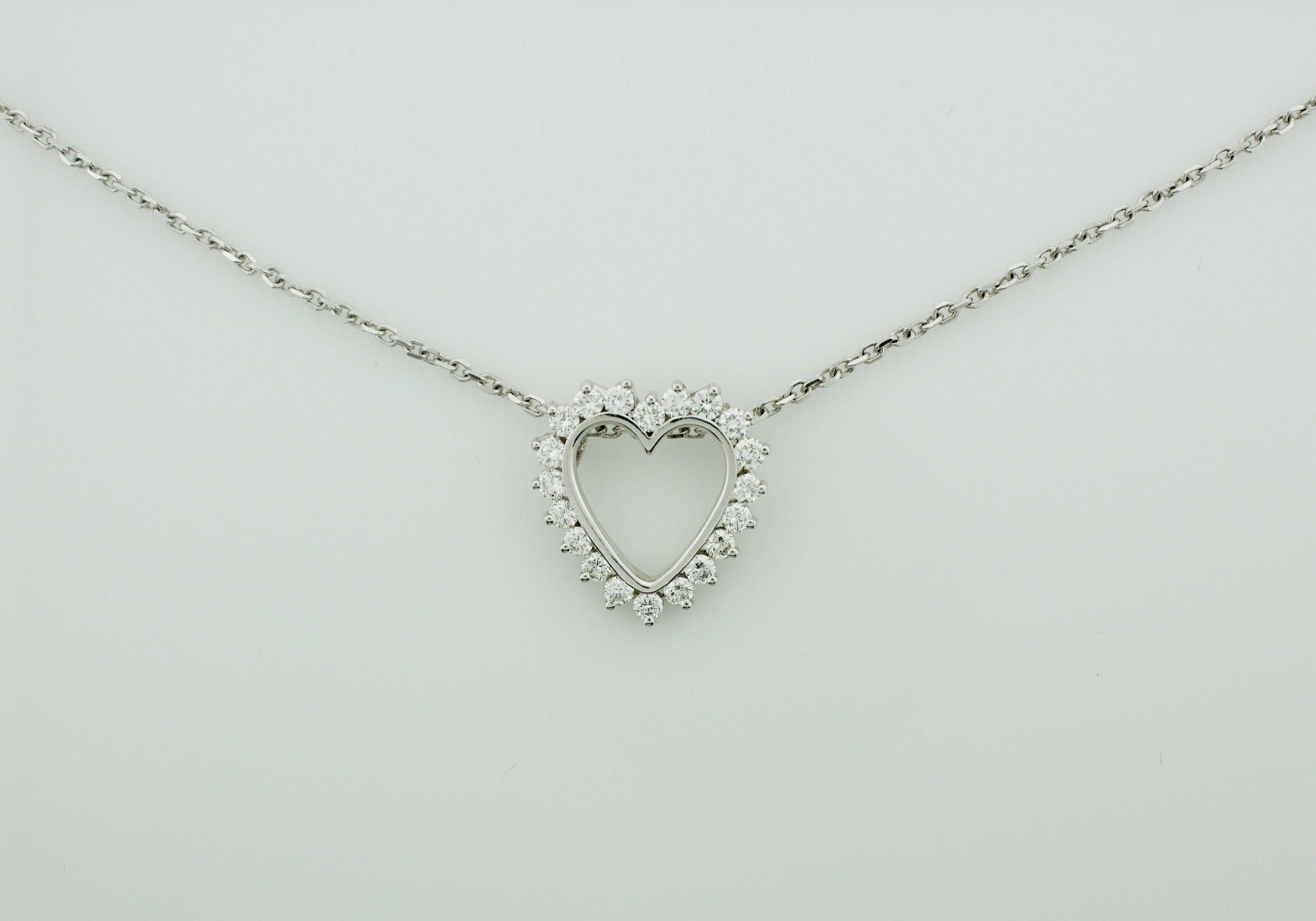 Classic Diamond Heart Necklace in White Gold In Excellent Condition For Sale In Wailea, HI