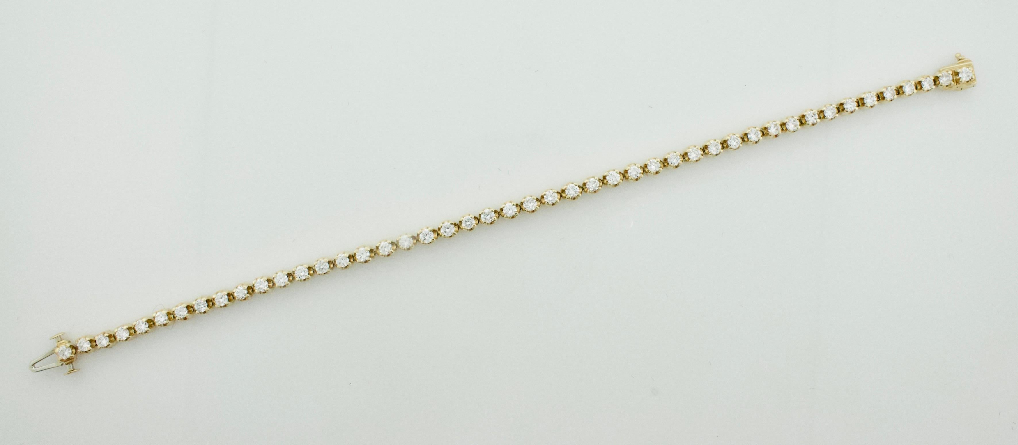 Klassisches Diamant-Tennisarmband aus Gelbgold 2,75 Karat (Moderne) im Angebot