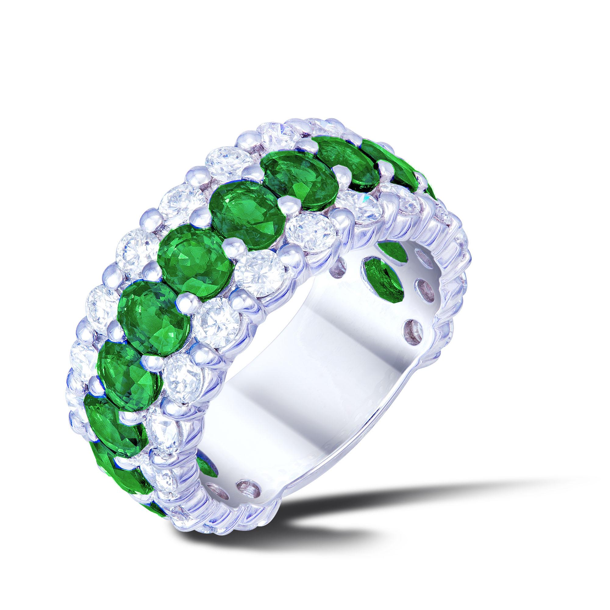 ANELLO Oro bianco 18K Diamante 2,18 carati/30 pezzi Smeraldo 3,20 carati/14 pezzi
