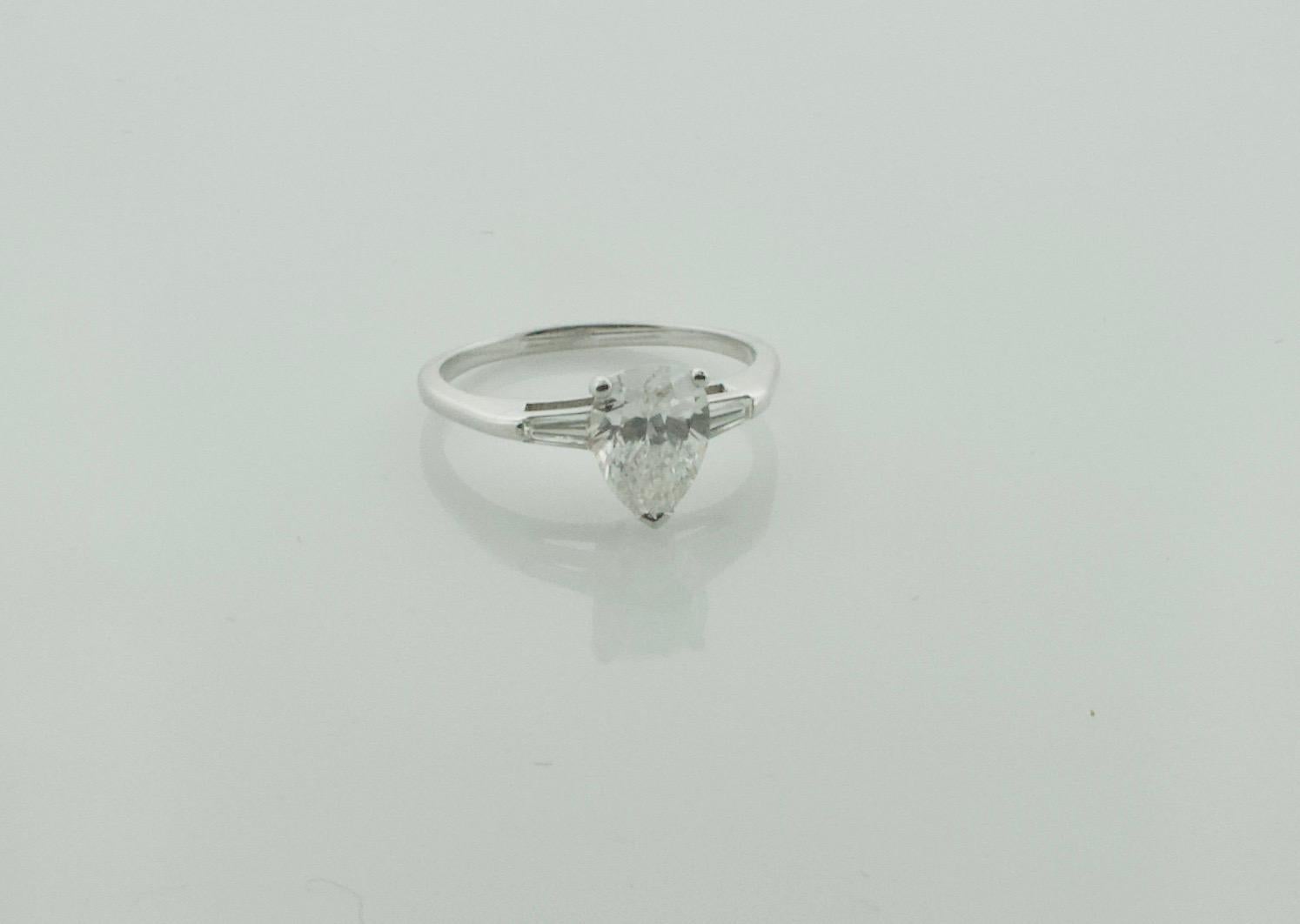 Bague classique en platine avec diamant en forme de poire de 1,16 carat, certifié GIA F SI1 Unisexe en vente