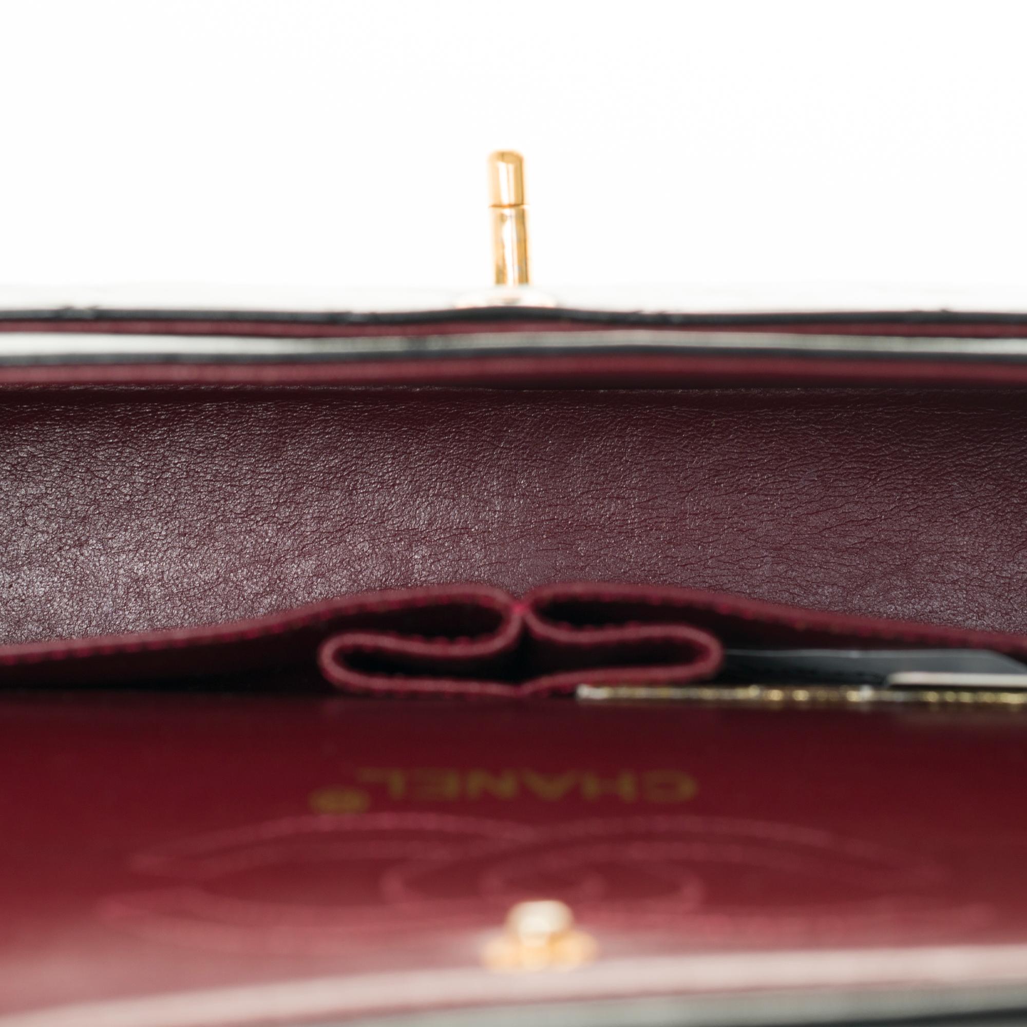 Die elegante Chanel Timeless 25cm Umhängetasche aus schwarzem gestepptem Lammleder und GHW 2