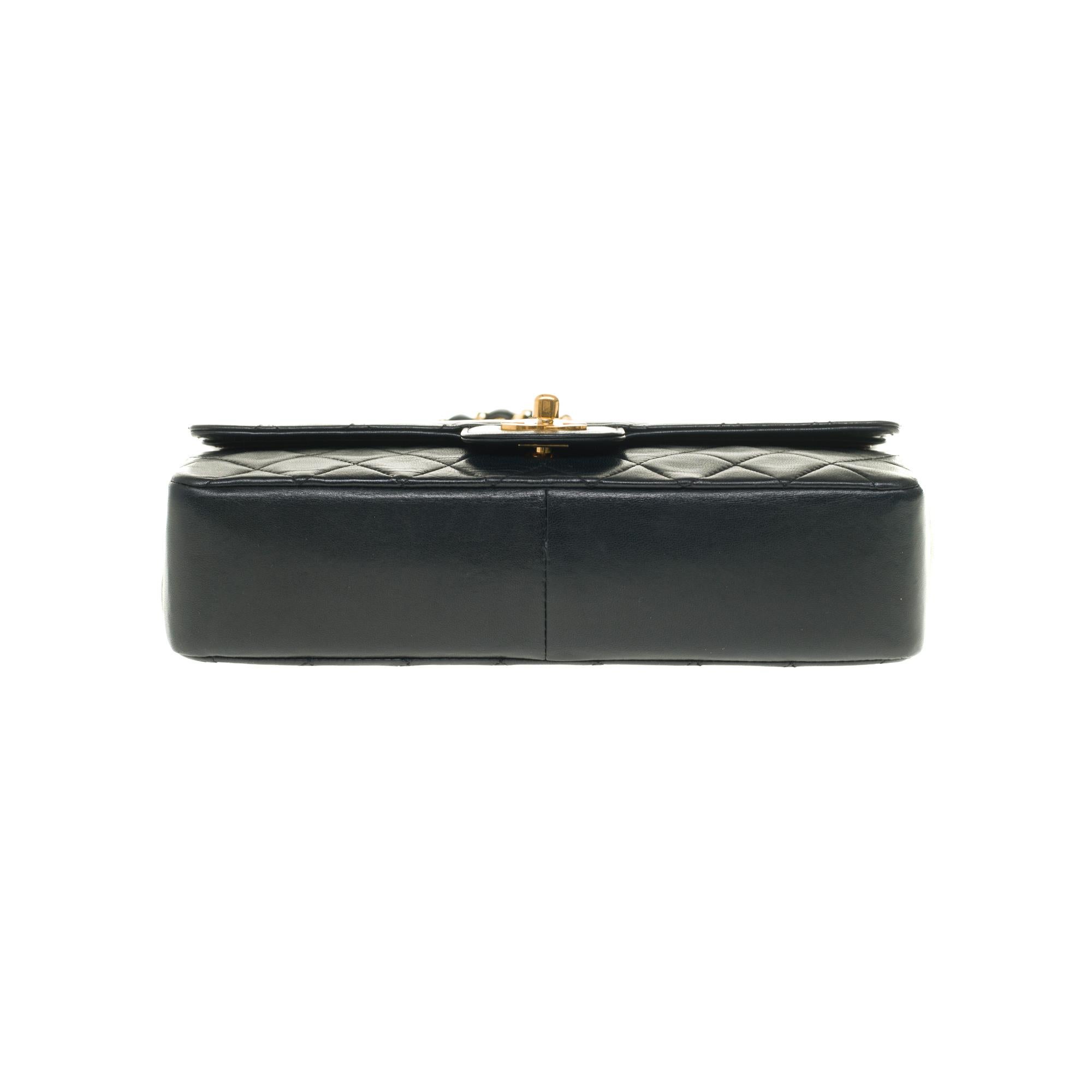 Die elegante Chanel Timeless 25cm Umhängetasche aus schwarzem gestepptem Lammleder und GHW 4