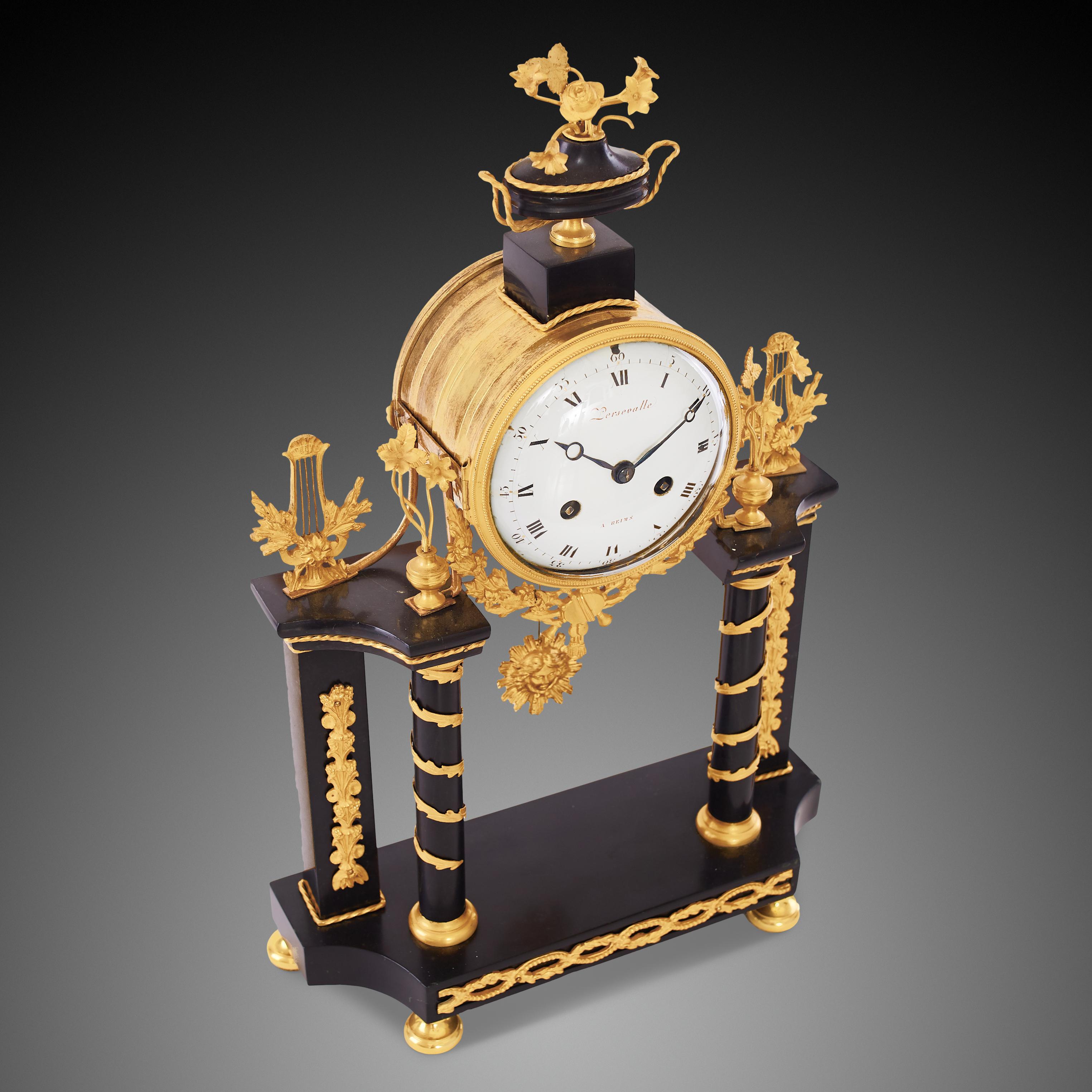 Die Uhr befindet sich in einem ausgezeichneten und perfekt funktionierenden Zustand, auch kürzlich (Louis XVI.) im Angebot