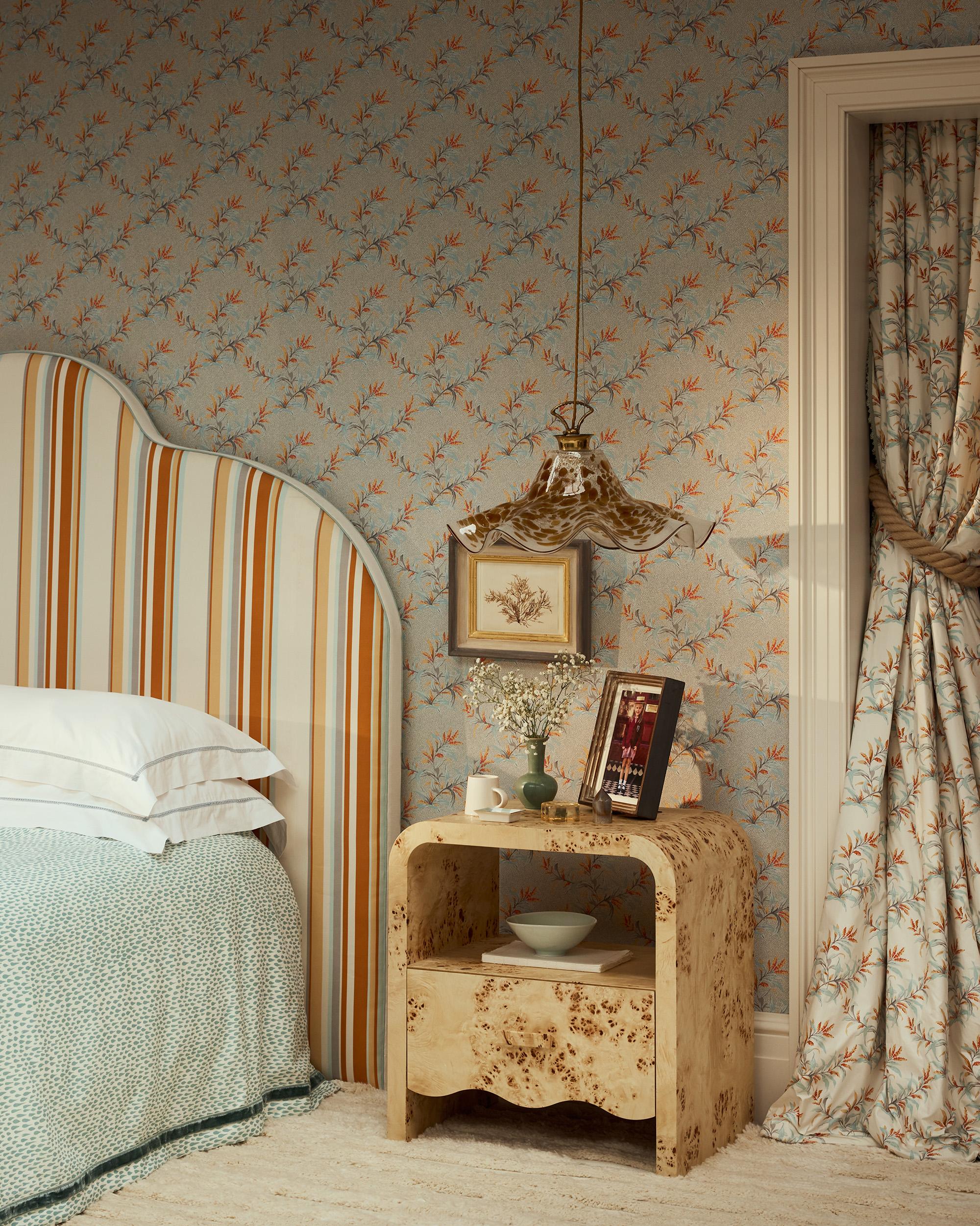 The Cloud Oversized Upholstered Headboard by CINNY - Fabriqué à la main dans des tissus personnalisés Neuf - En vente à Cheltenham, GB