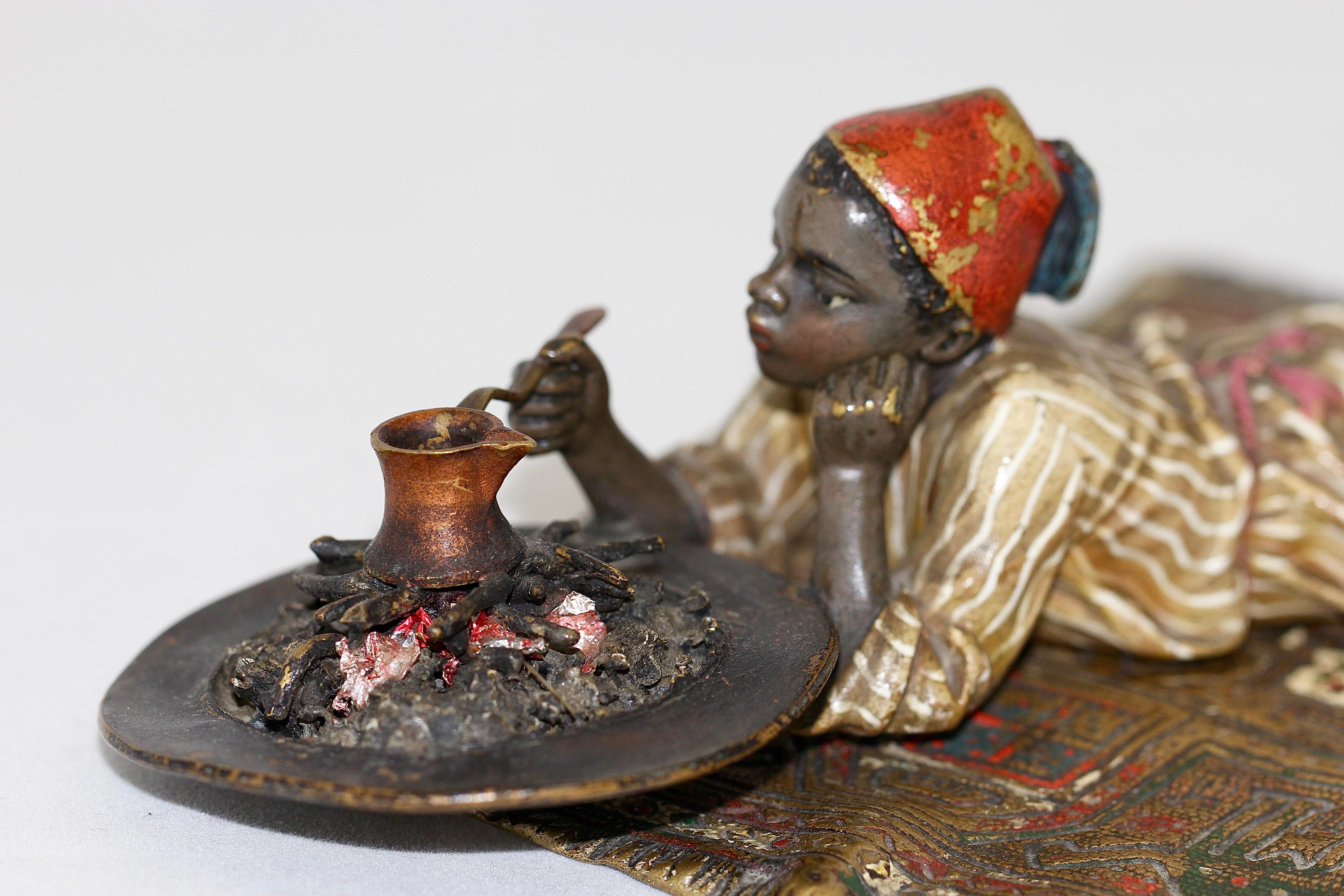 „Der Kaffeehersteller“ Wiener Kaltbemalte orientalische Bronze Franz Bergmann (Kaltmalerei) im Angebot