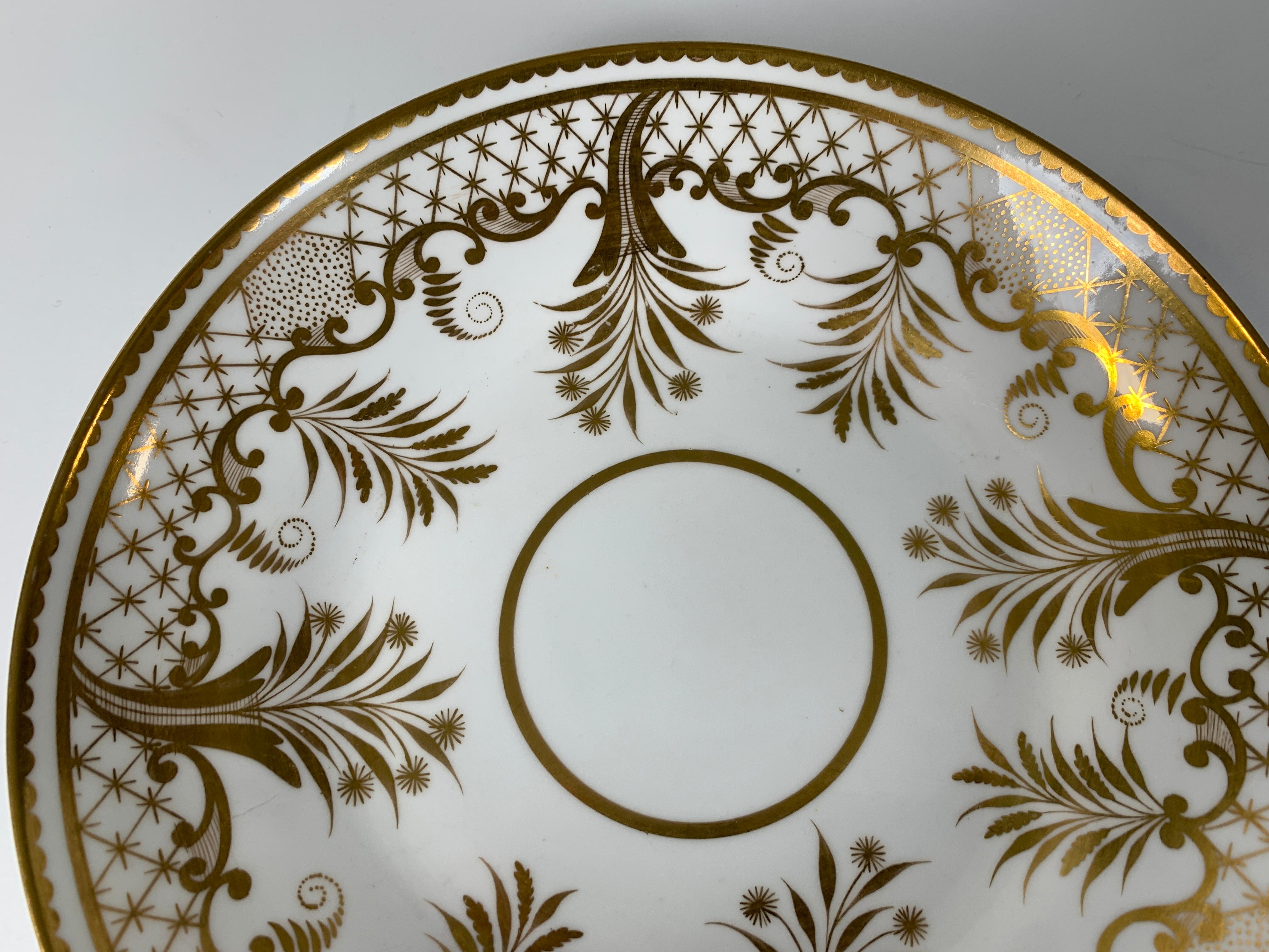 The Collection of Mario Buatta A Pair of White & Gold Dishes England, circa 1820 In Excellent Condition For Sale In Katonah, NY