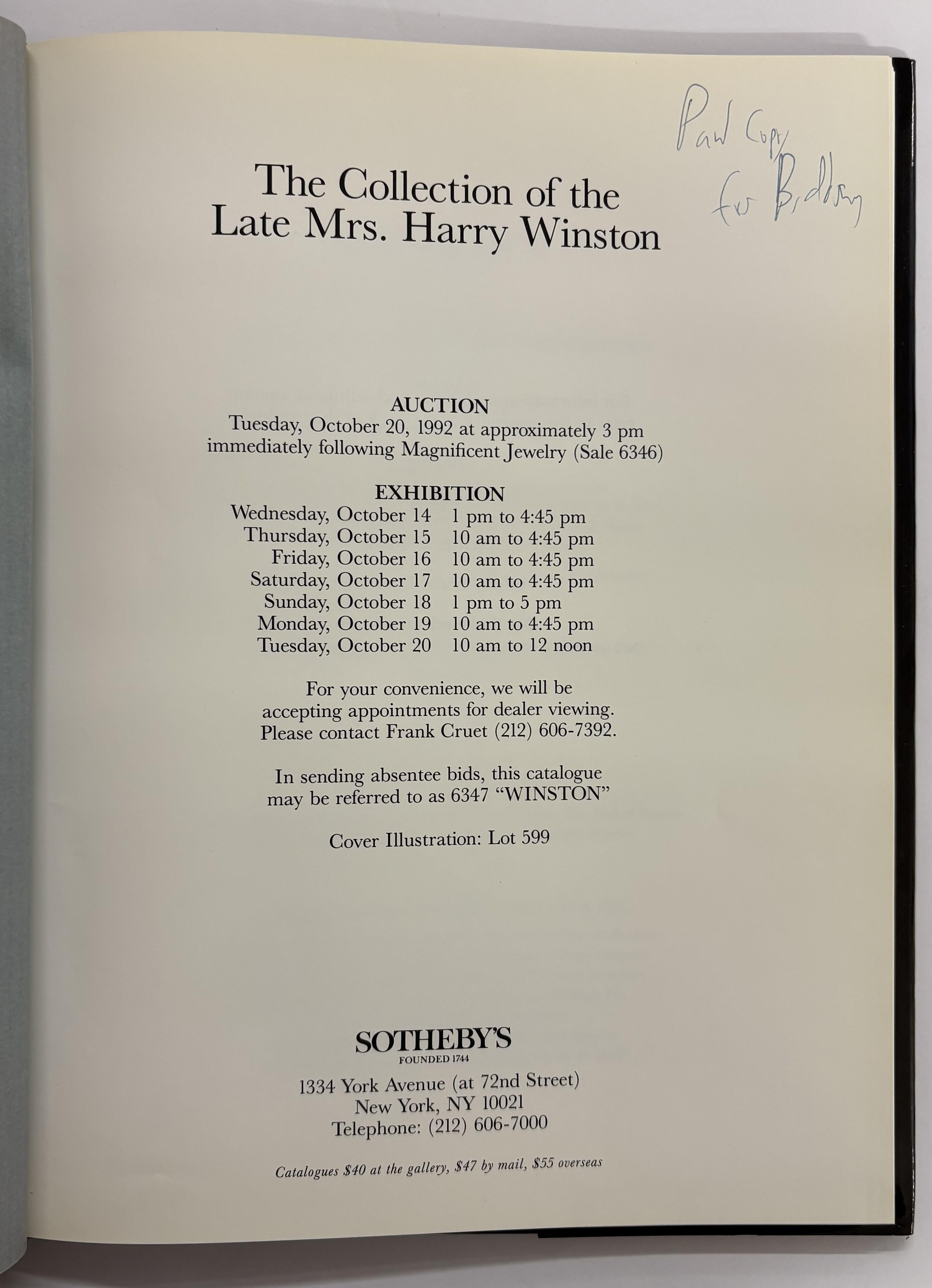 Sotheby's Nueva York, martes 20 de octubre de 1992.
Precioso catálogo de venta elaborado por Sotheby's para la venta de la fabulosa colección de joyas de la difunta Sra. de Harry Winston en Nueva York en 1992. Había 99 lotes, todos ellos mostrados