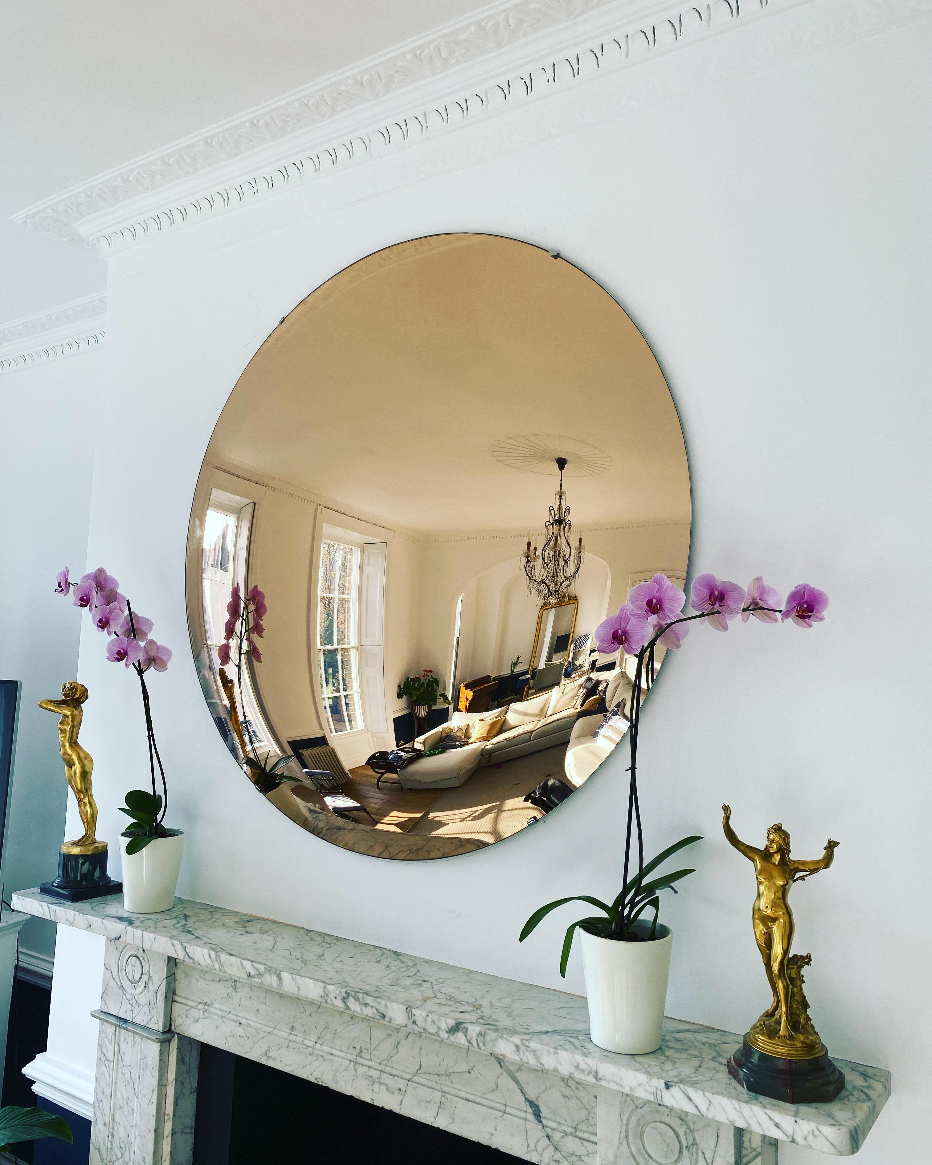 The Ravello rose gold is a highly decorative convex wall mirror that creates a focal point and adds elegance to any room. 

The mirror is silvered using traditional methods and fabricated from 6mm low-iron glass with a curvature of 8 cm. 

The