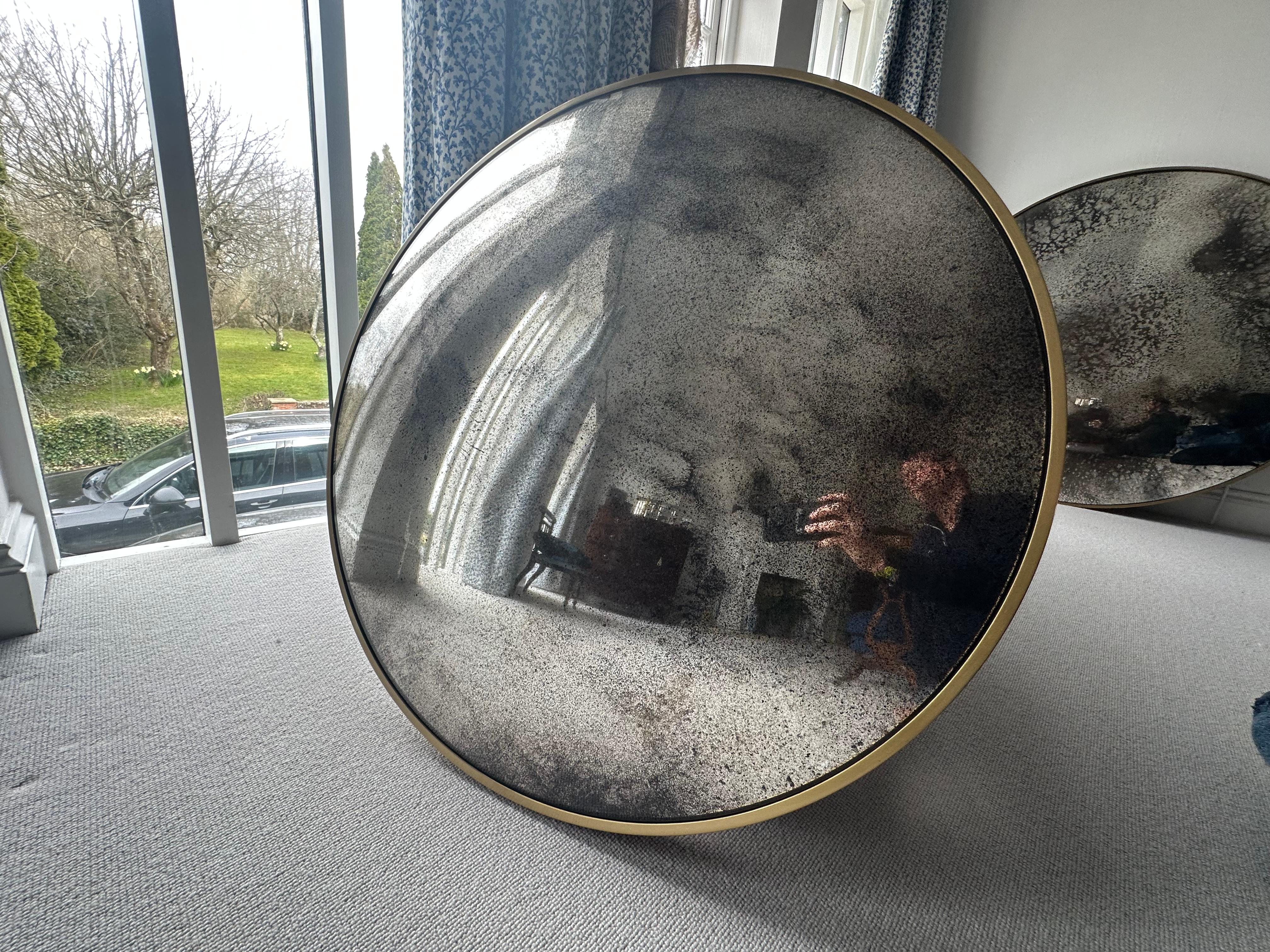 Vetro eglomizzato The Convex Mirror Company - Specchio Convex da 80 cm (argento anticato) in vendita