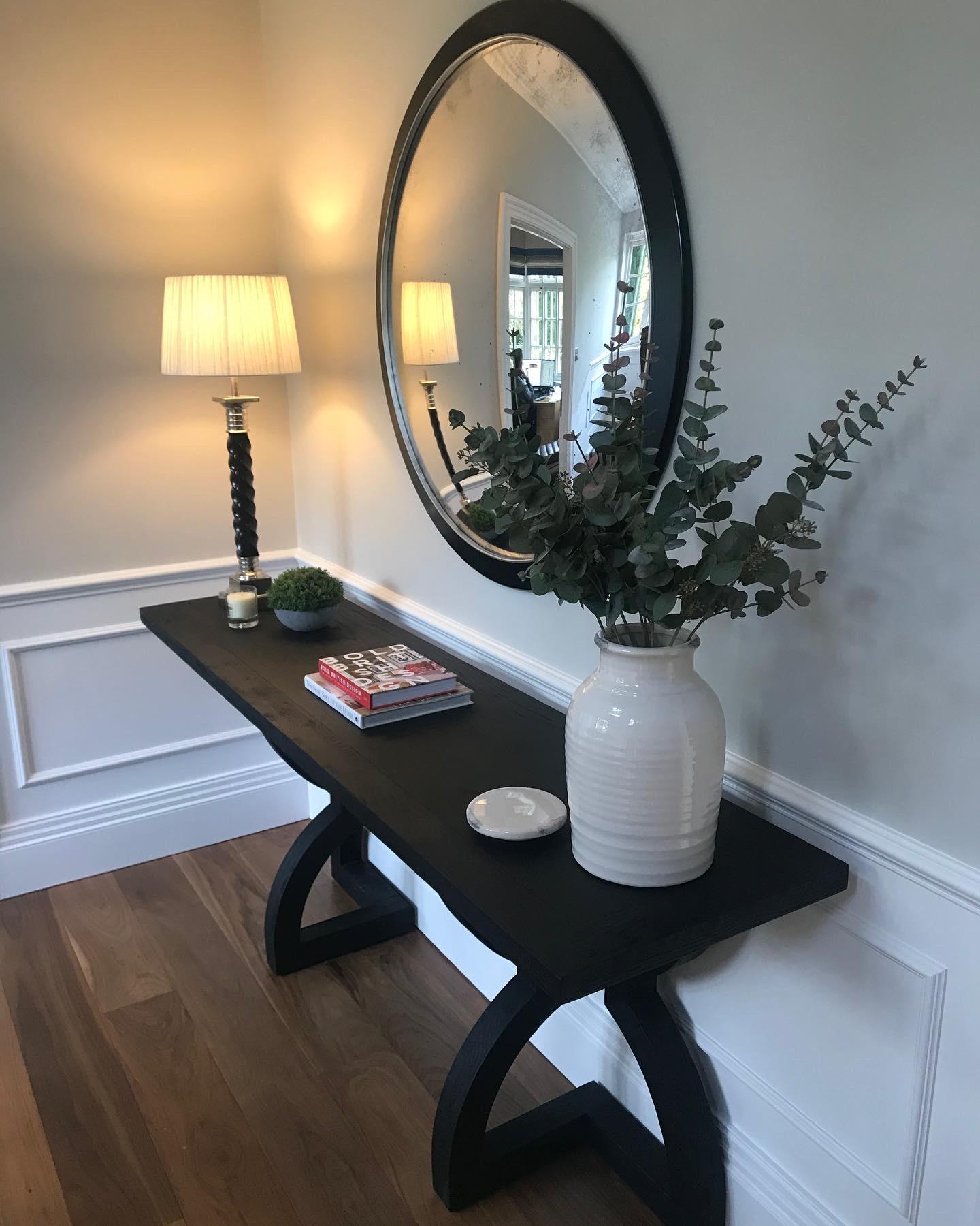 The Stilo Nero is a highly decorative convex wall mirror that creates a focal point and adds elegance to any room. The mirror itself is silvered using traditional methods and fabricated from 6mm low iron glass with a curvature of 7 cms. The overall