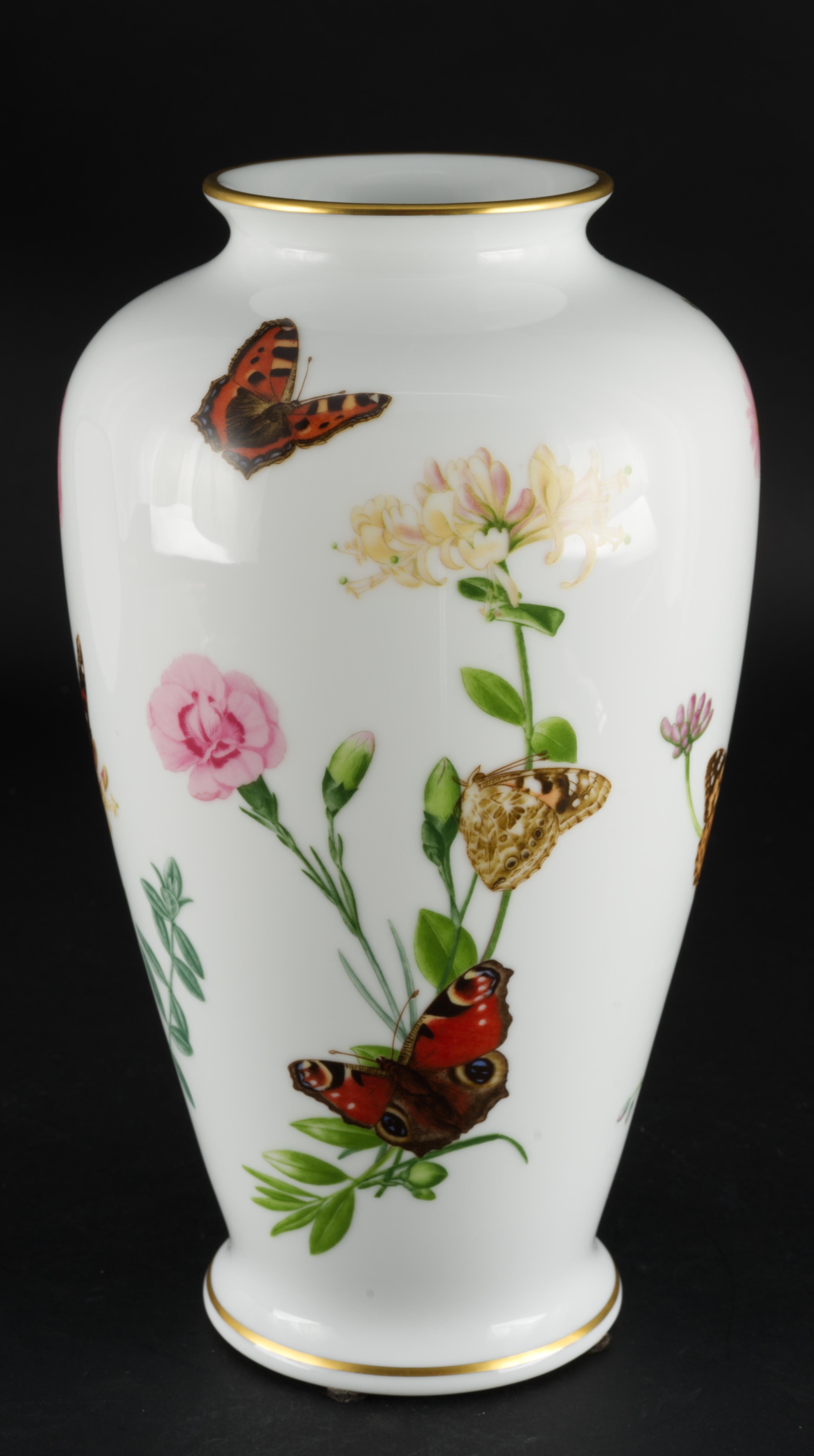The Country Garden Butterfly Vase John Wilkinson for Franklin Porcelain In Good Condition In Clifton Springs, NY