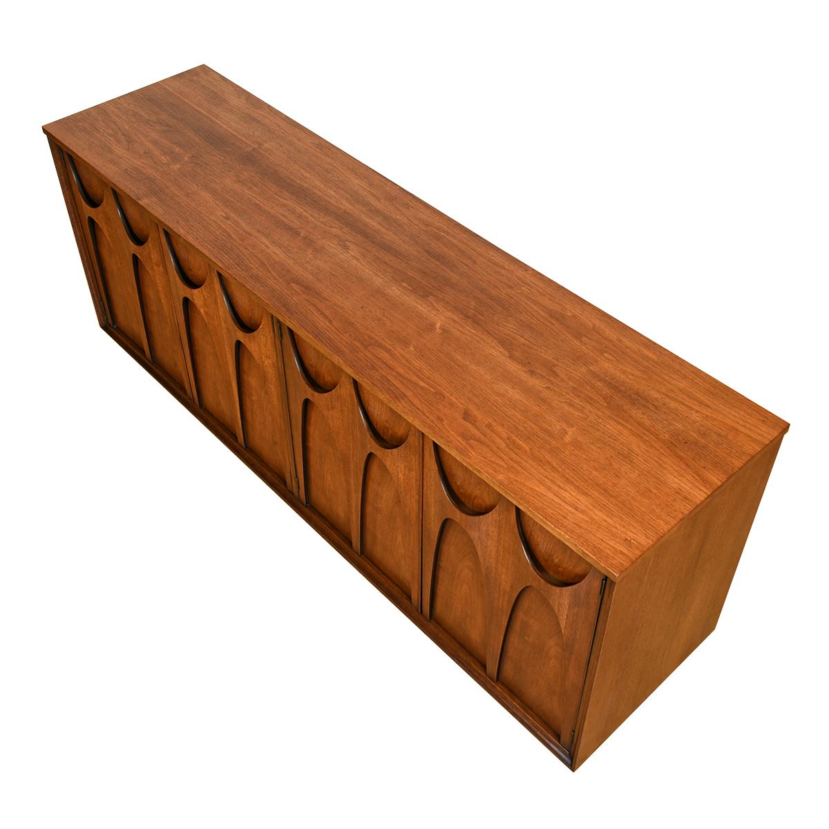 20th Century Coveted 4-Door Credenza Buffet in Walnut by Broyhill Brasilia