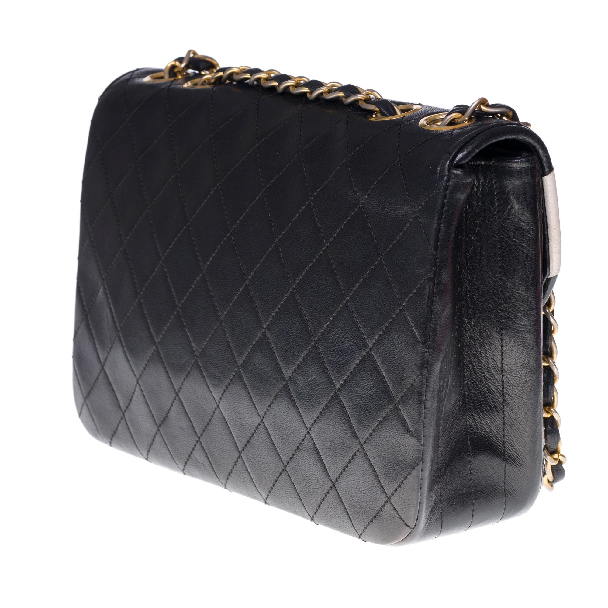 The Coveted Chanel Timeless 23cm Shoulder bag in black quilted lambskin and GHW In Good Condition In Paris, IDF