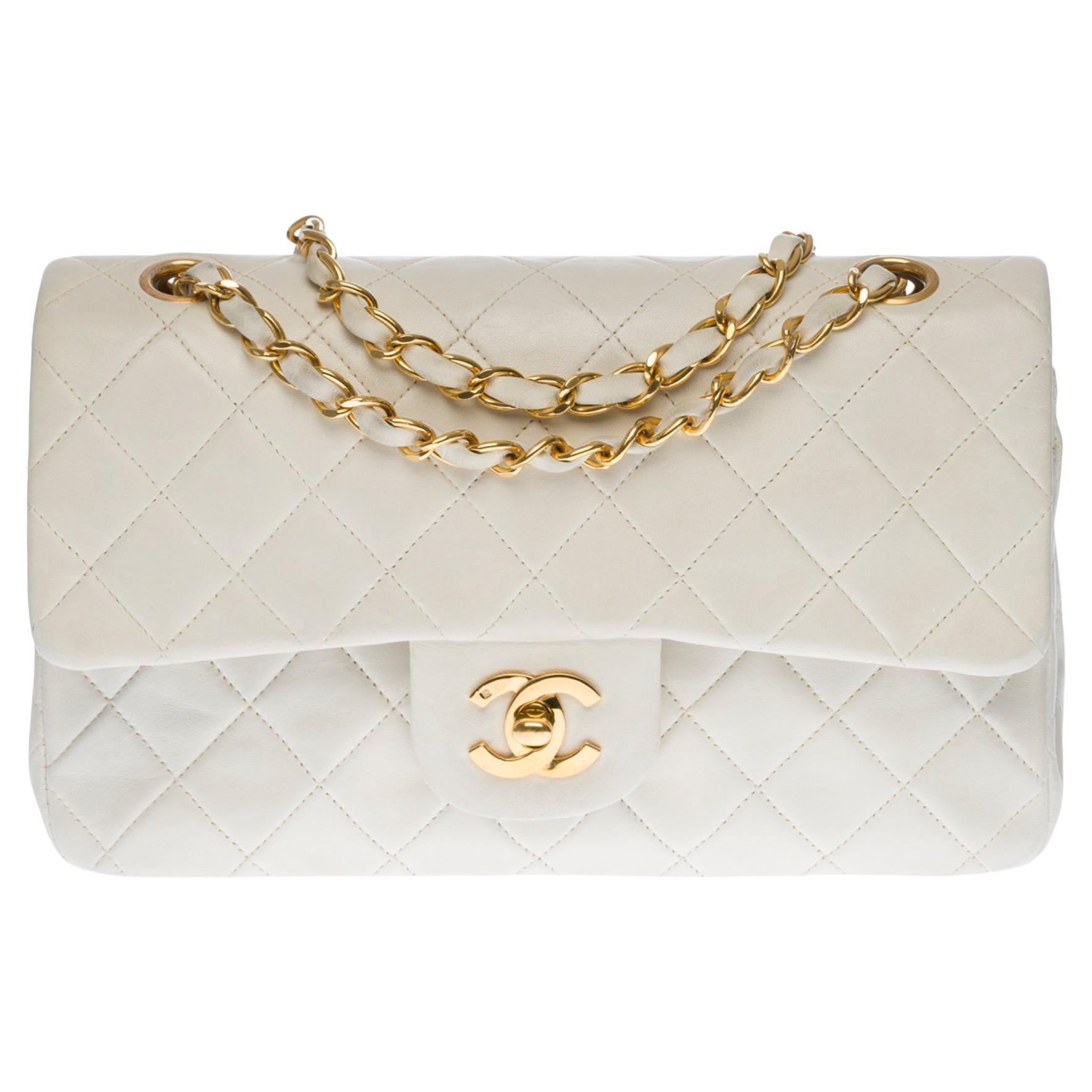 Gorgeous Chanel Classic Full Flap shoulder bag in white quilted lambskin  GHW For Sale at 1stDibs