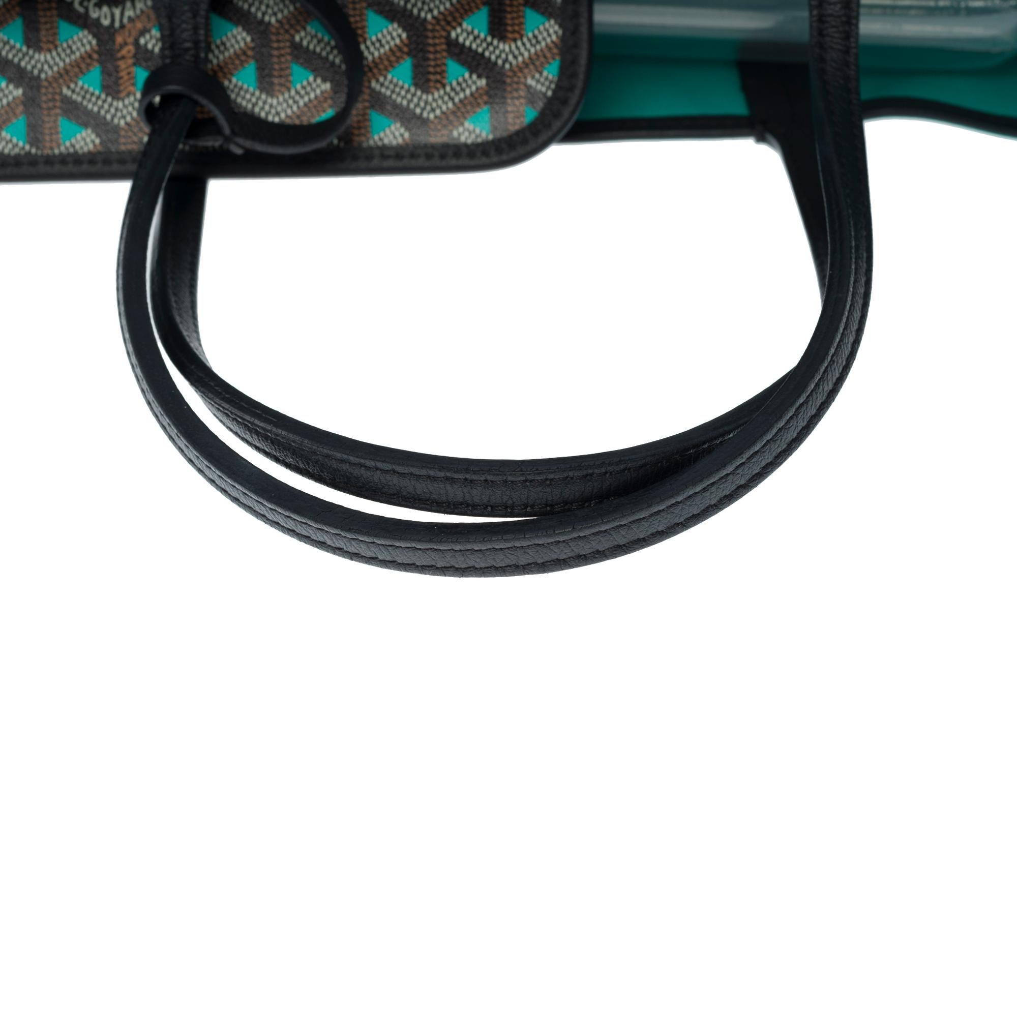 Goyard Saint-Louis MM tote bag in green and black Goyardine canvas and black leather, silver metal hardware, double black leather handle allowing a hand or shoulder support. 
Green canvas inner lining, 1 removable matching pouch
Signature: 