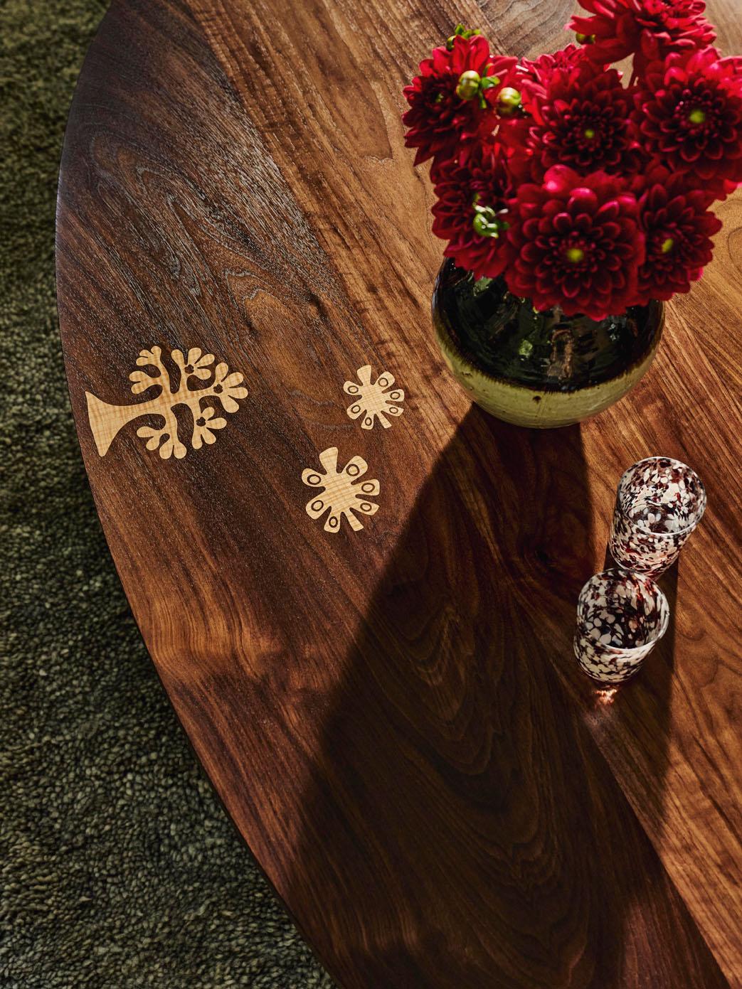 XXIe siècle et contemporain Table basse ovale Cowrie par Sister by Studio Ashby en vente