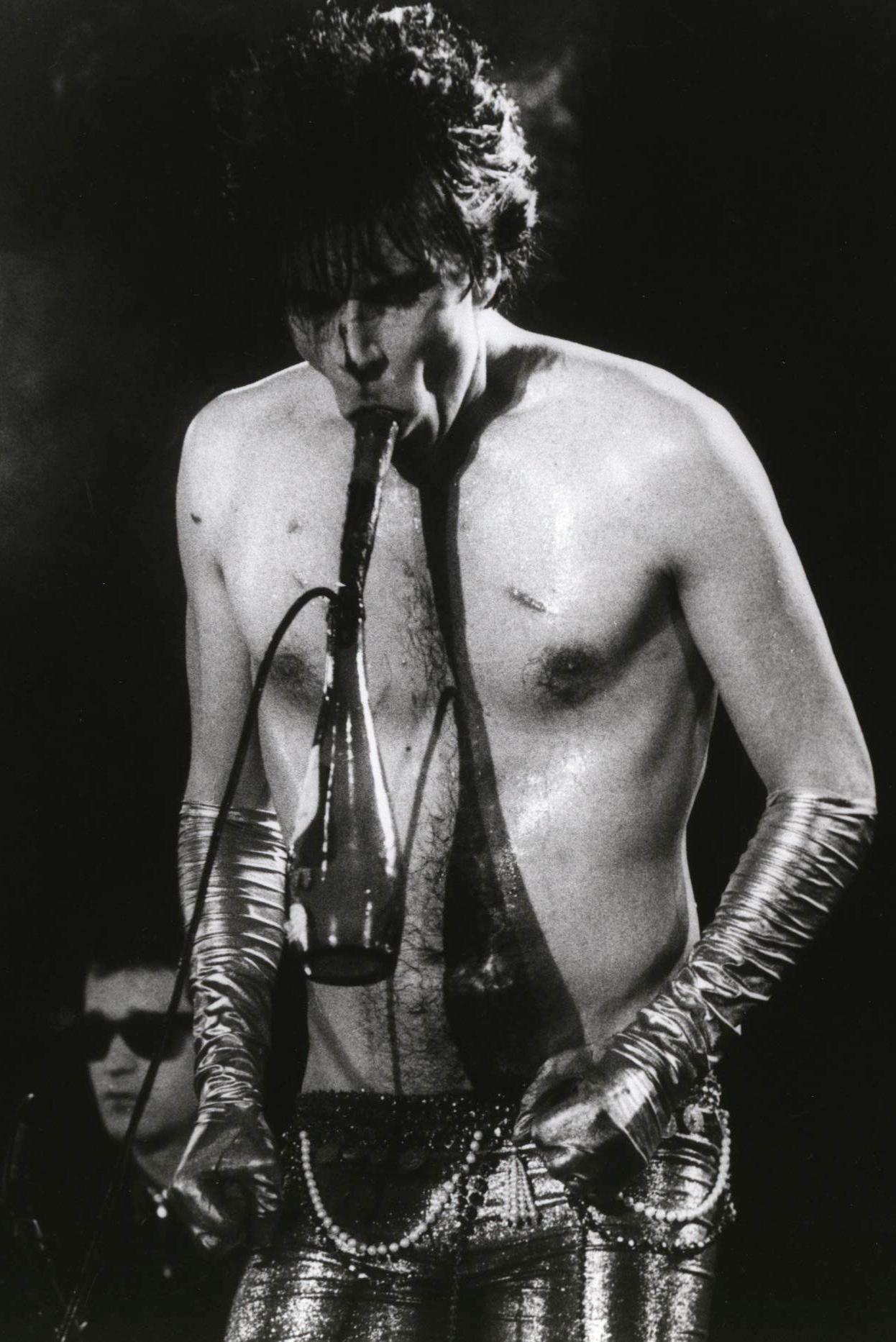 The Cramps Lux Interior Photographie (photo vintage de chambre noire) Bon état - En vente à Brooklyn, NY