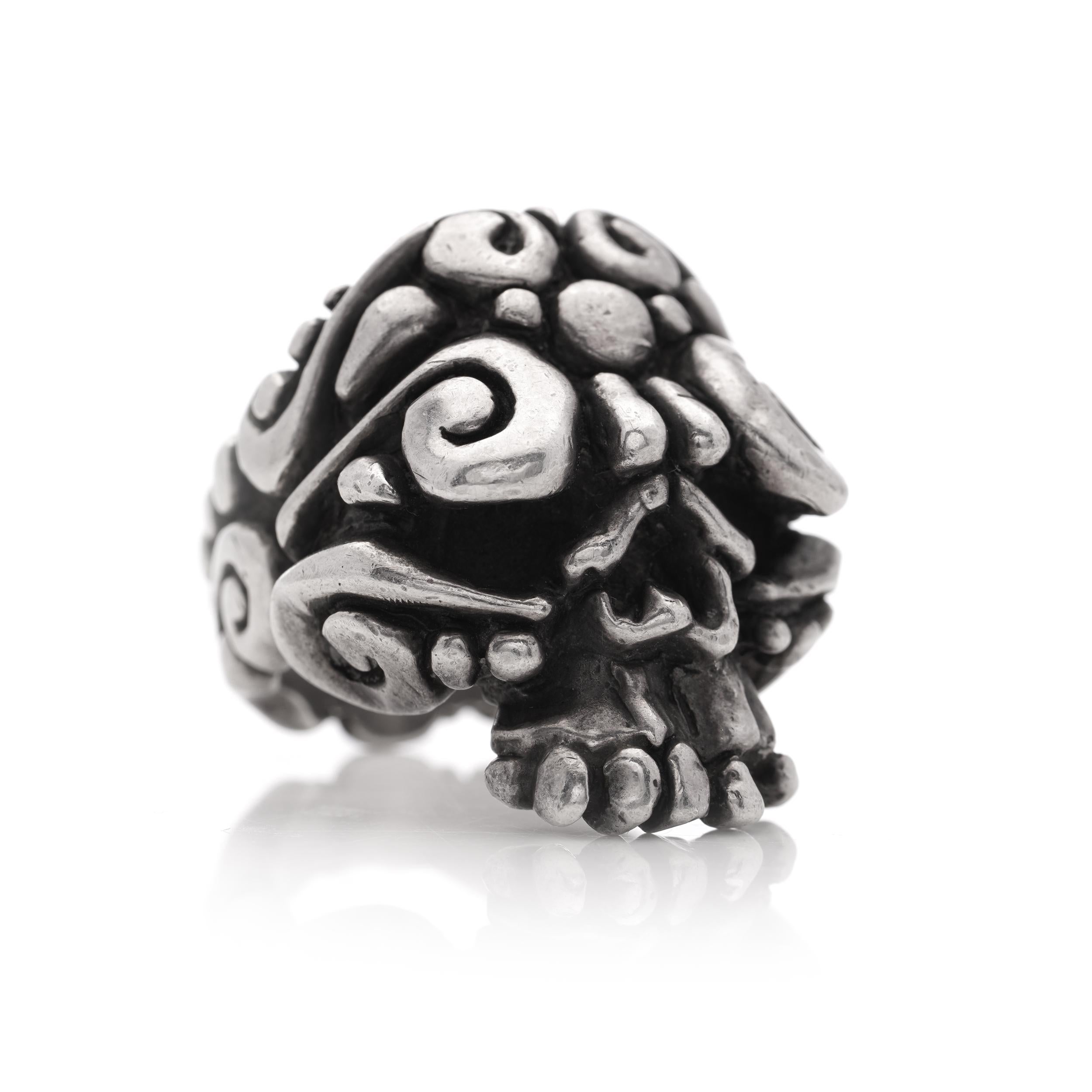 The Crazy Pig Designs sterling silver ' El Muertos ' collection skull ring.  In Good Condition For Sale In Braintree, GB