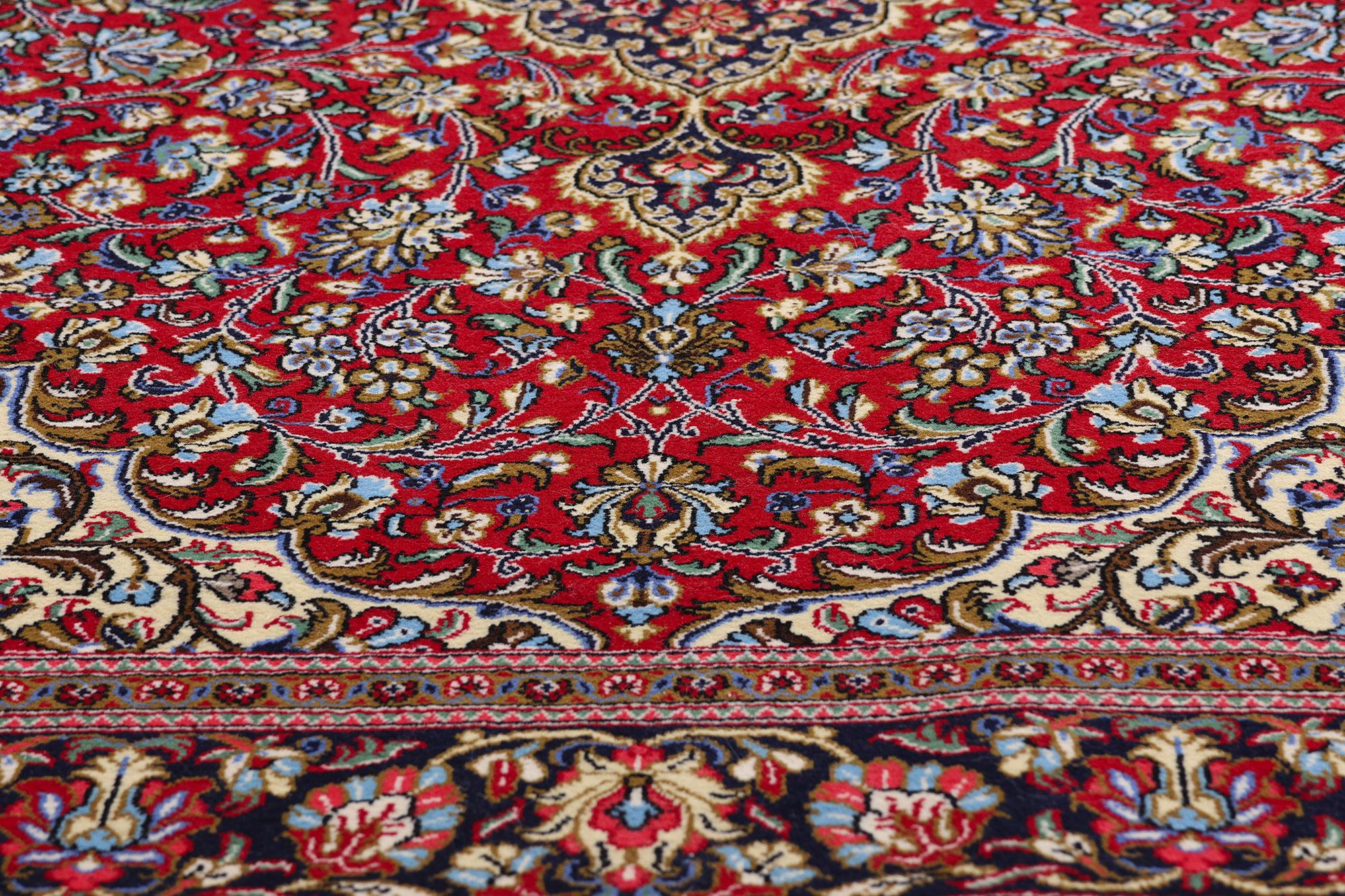 Die Karminrote Dynastie: Ein Vintage-Perserteppich aus Qum von edler Raffinesse (Wolle) im Angebot