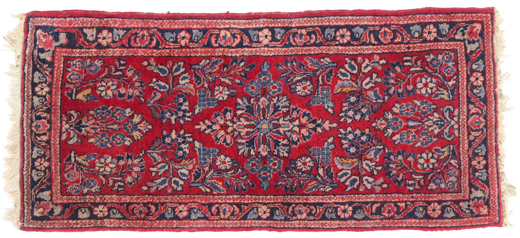 Der Karminrote Garten: Ein antiker persischer Sarouk-Teppich von zeitloser Raffinesse im Angebot 3