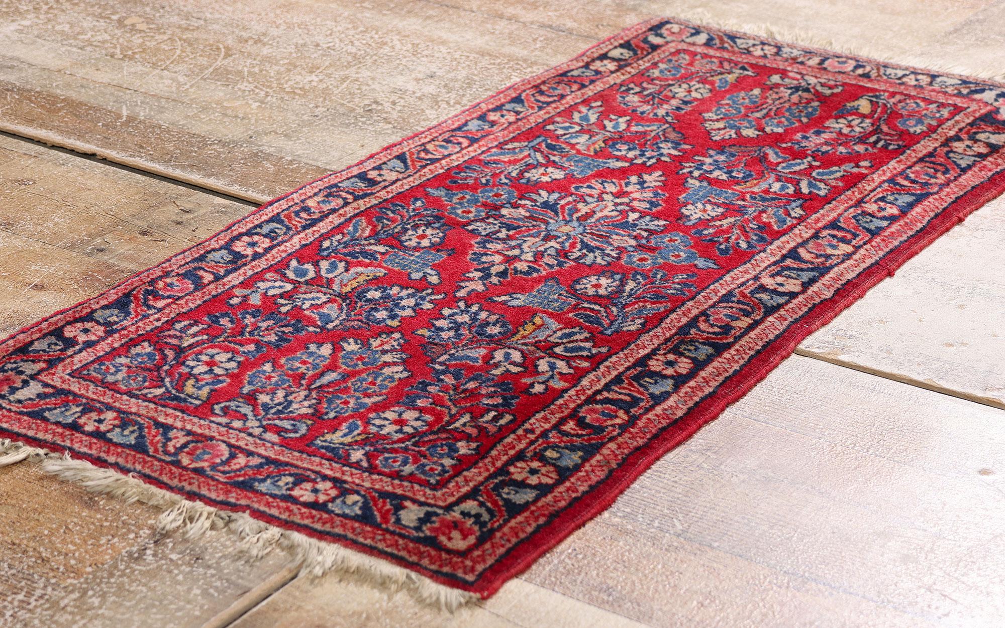 Der Karminrote Garten: Ein antiker persischer Sarouk-Teppich von zeitloser Raffinesse (Empire) im Angebot