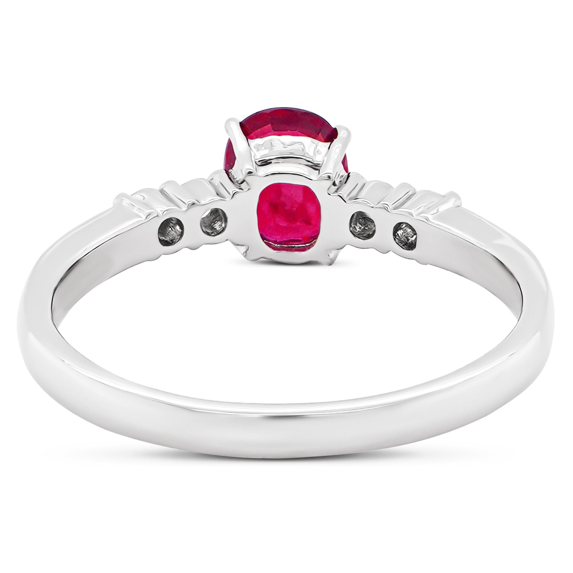 Der Crimson Heart Vivid Red Ruby & Diamond Solitaire Ring (Anglo-indisch) im Angebot