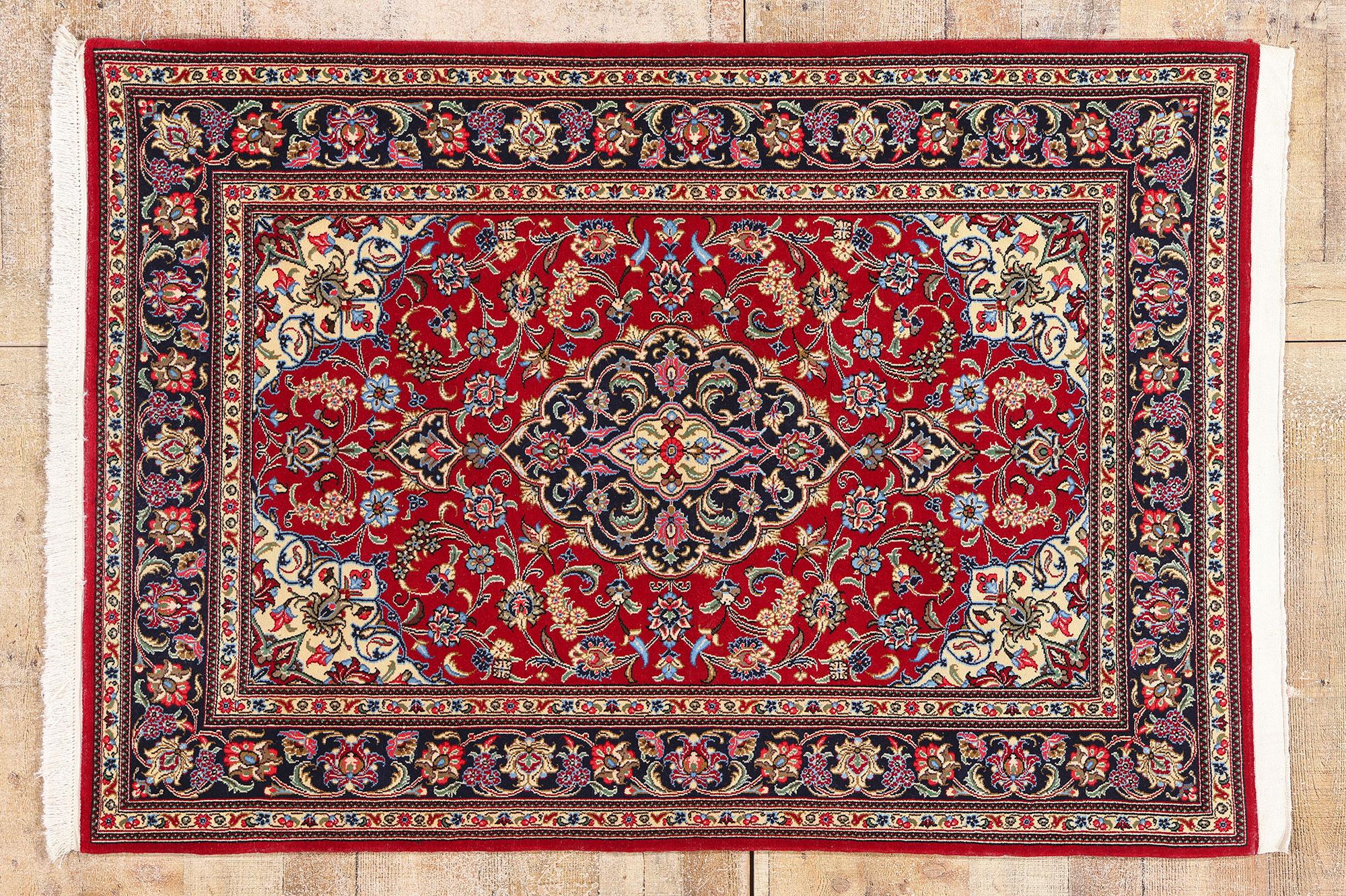 Il Jewell cremisi di Qum: Un capolavoro persiano d'epoca di regale raffinatezza in vendita 2