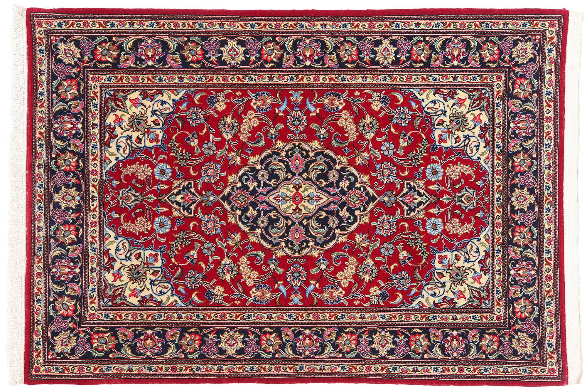 Il Jewell cremisi di Qum: Un capolavoro persiano d'epoca di regale raffinatezza in vendita 3