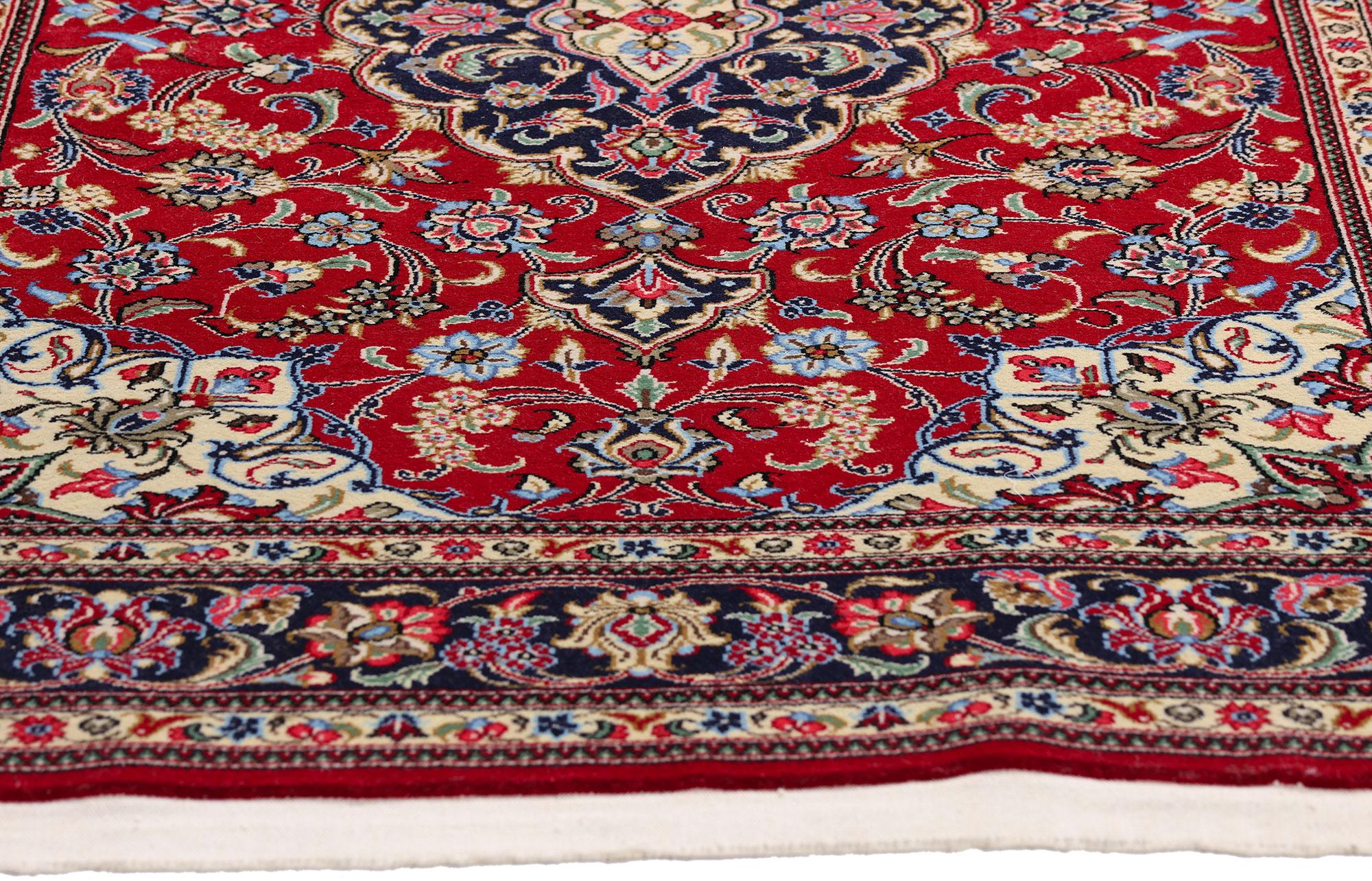 XX secolo Il Jewell cremisi di Qum: Un capolavoro persiano d'epoca di regale raffinatezza in vendita