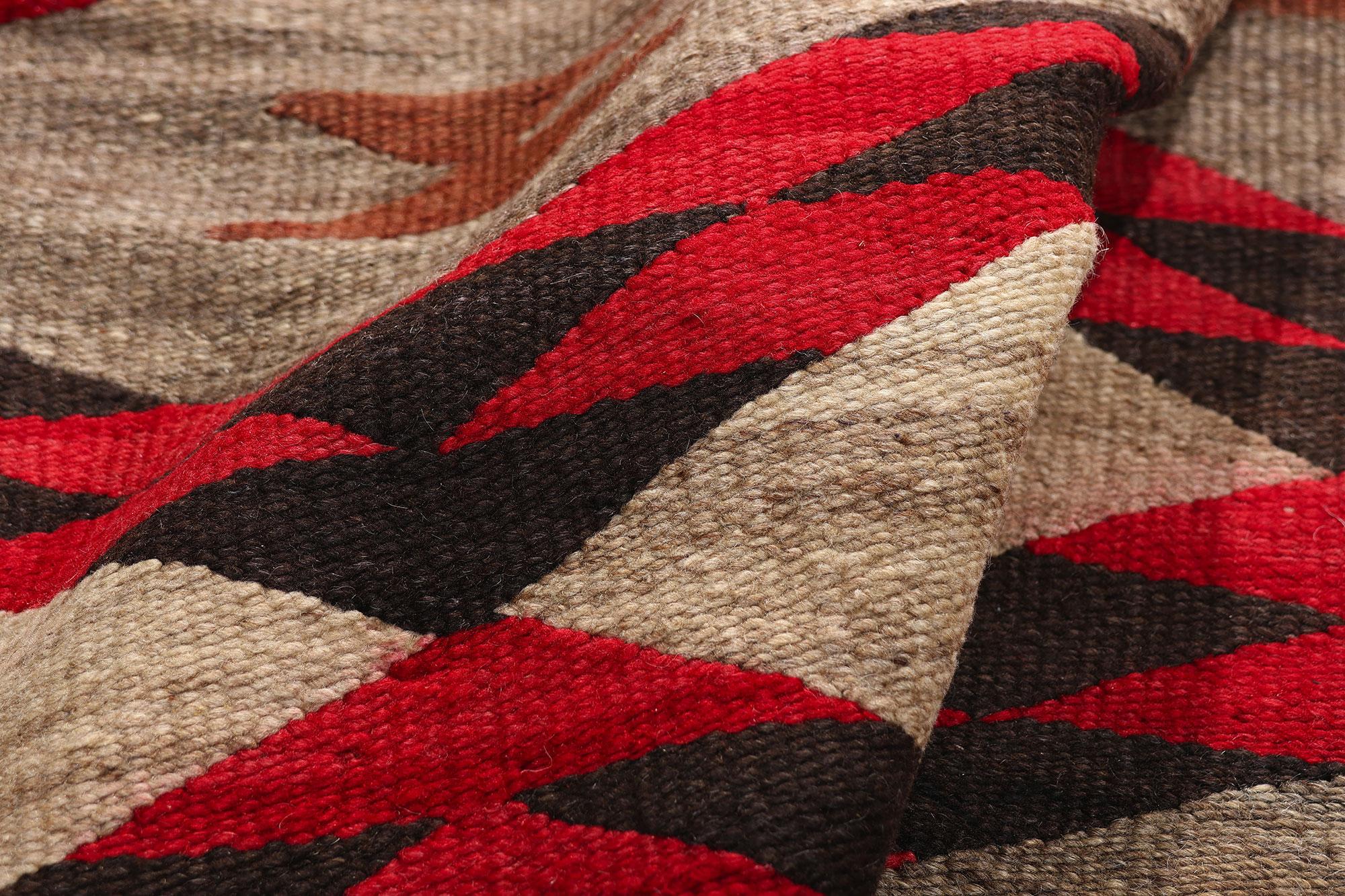 79279 Alfombra Cristal Antiguo Estilo Suroeste, 04'00 x 06'06. Tejida bajo la luz del alto desierto de principios del siglo XX, esta alfombra antigua de lana tejida a mano inspirada en el cristal emerge como una rara reliquia de maestría geométrica