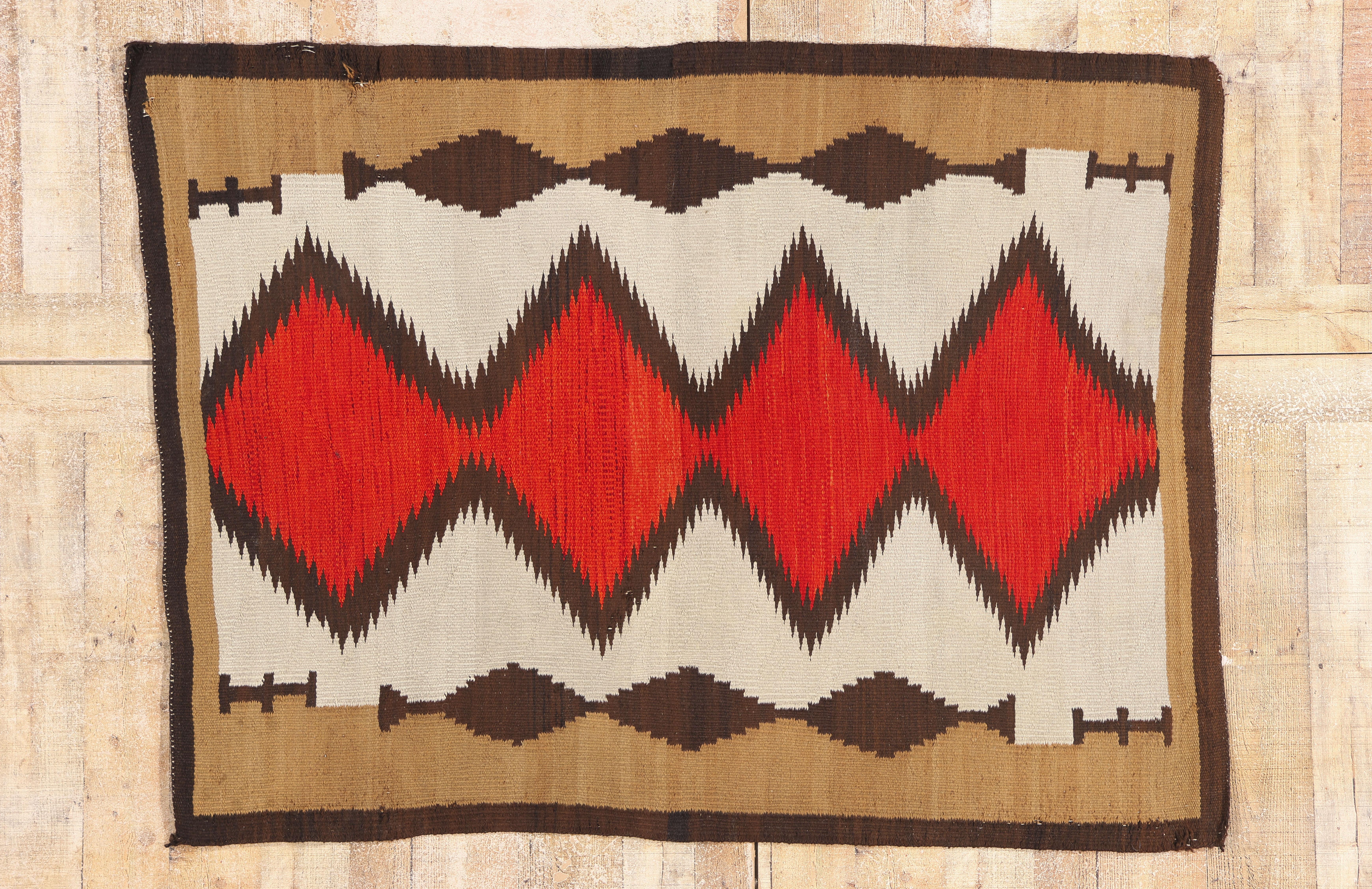 Die karminrote Fata Morgana: Ein antikes Meisterwerk des südwestlichen Glanzes im Angebot 2