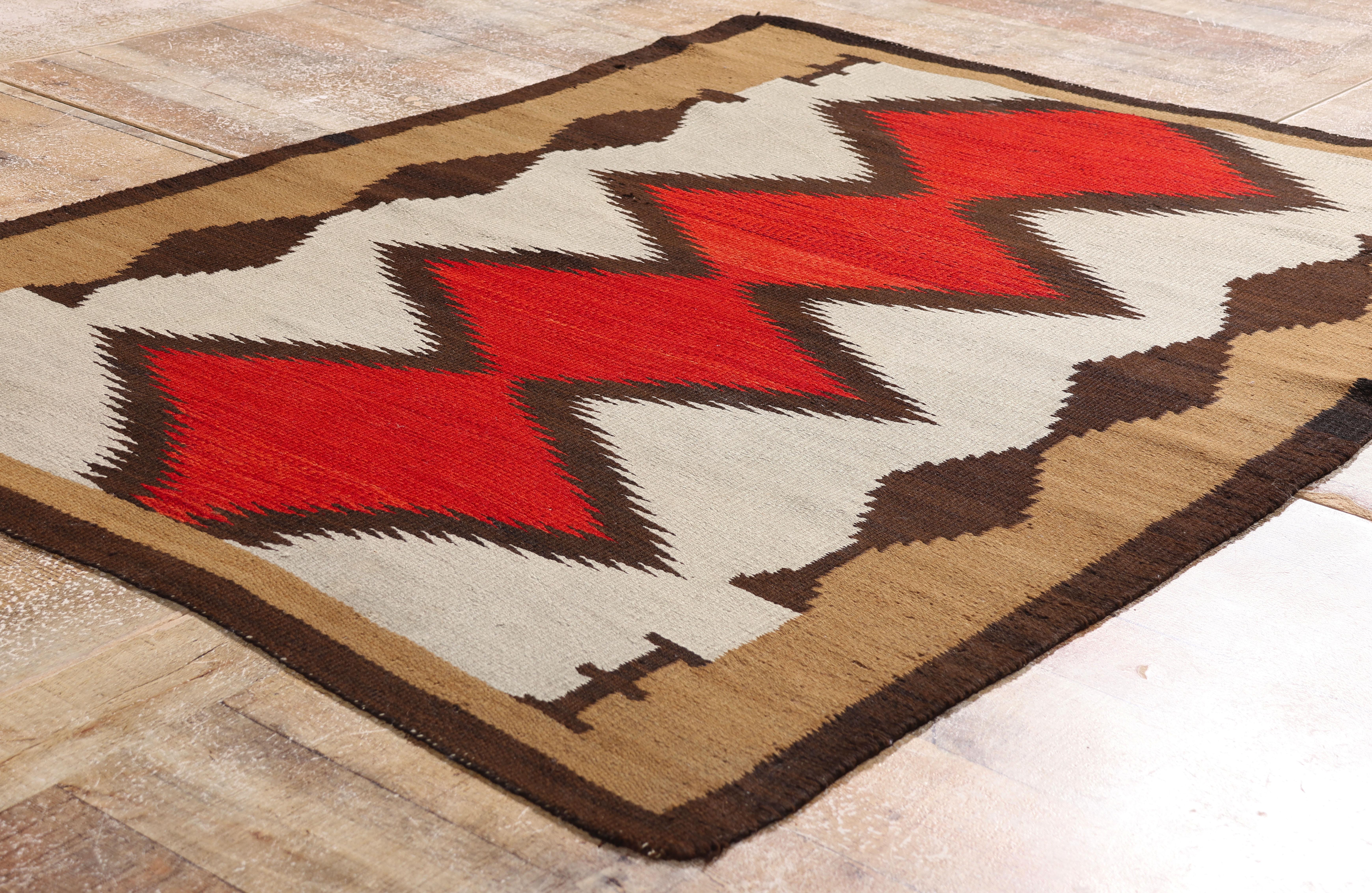 Die karminrote Fata Morgana: Ein antikes Meisterwerk des südwestlichen Glanzes (Handgewebt) im Angebot