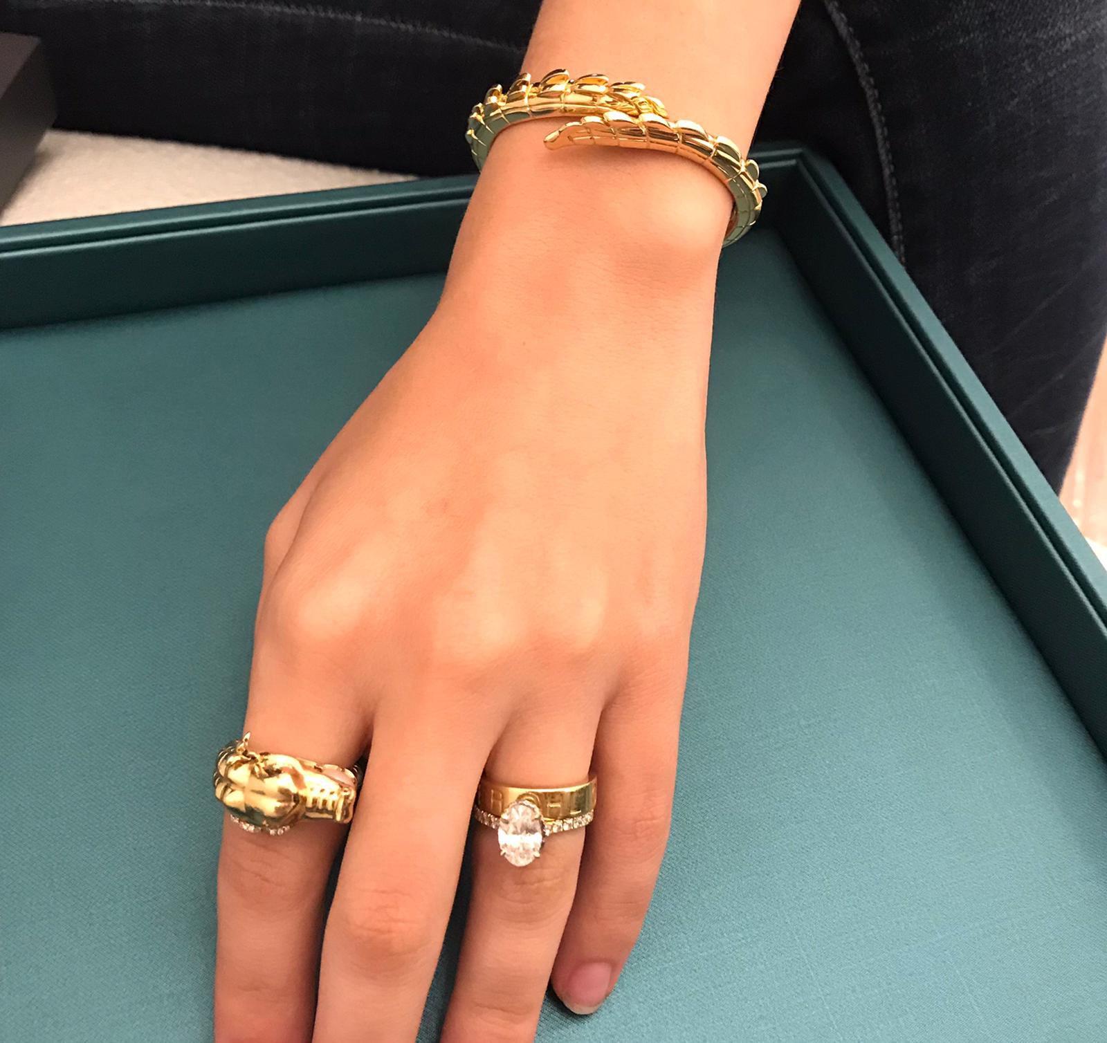 Bracelet manchette à queue de croco en or jaune 18 carats Unisexe en vente