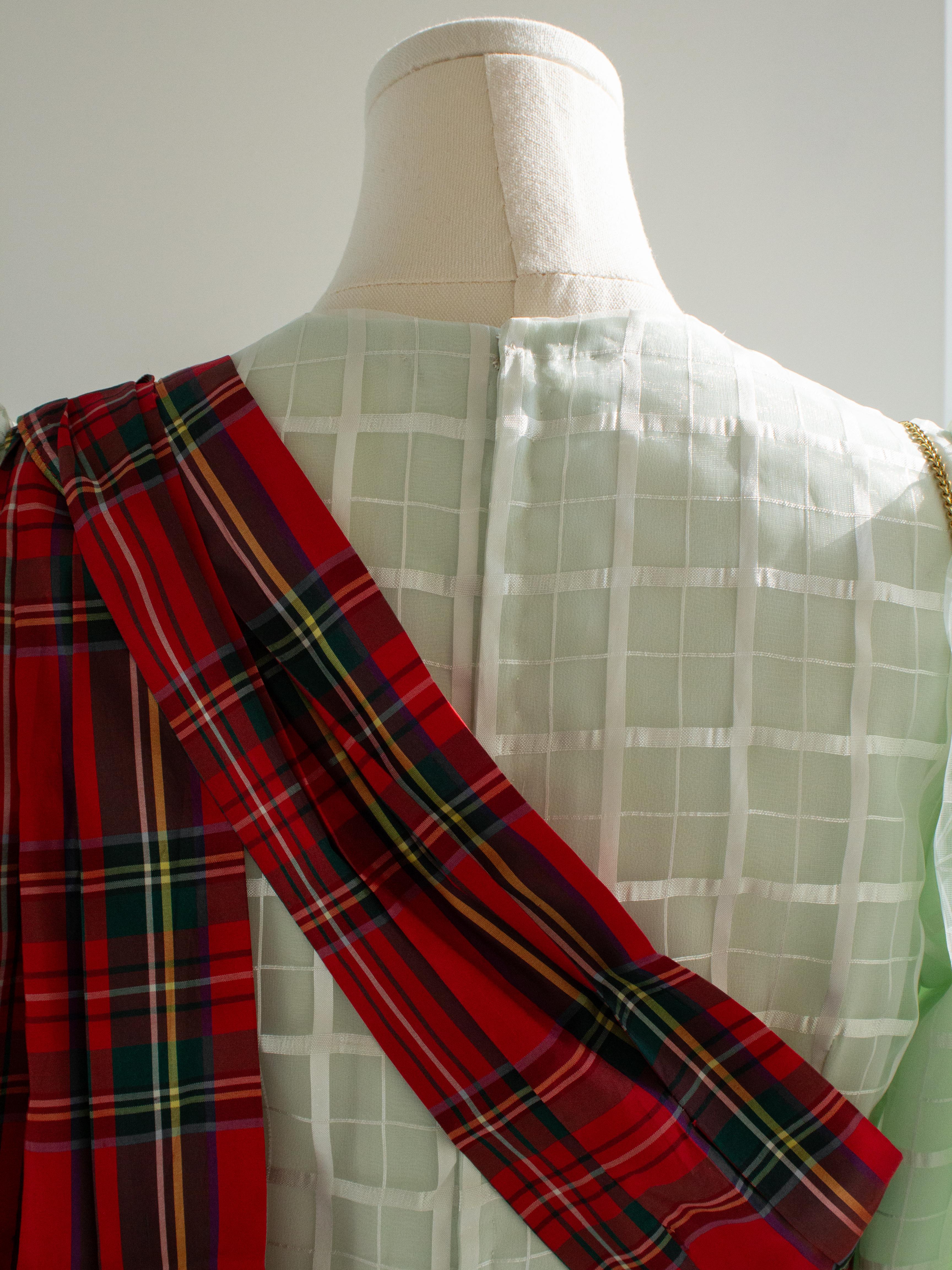 Subasta de la serie The Crown Bonhams Traje de gala de la princesa Ana Ghillies en venta 10