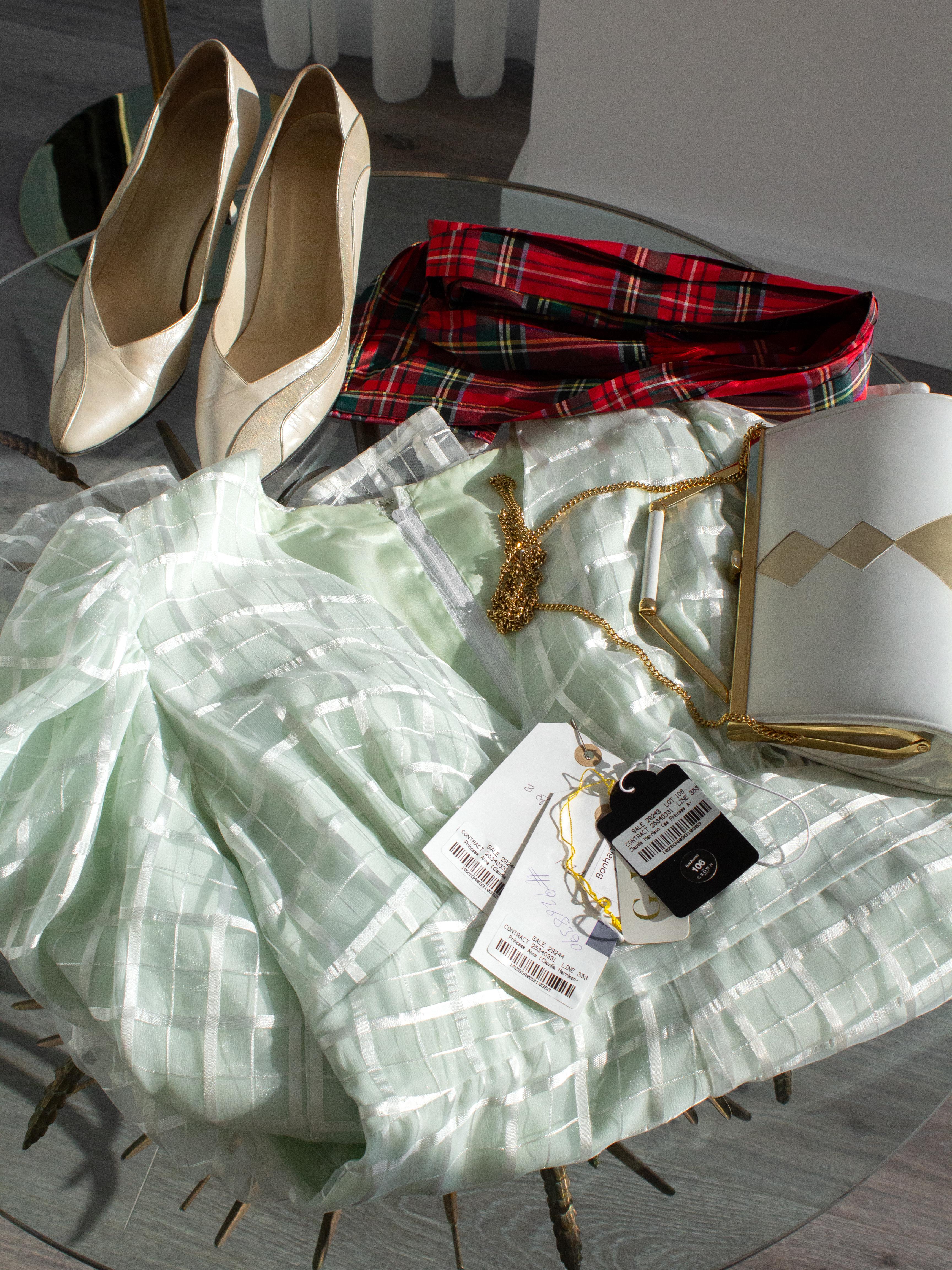 Subasta de la serie The Crown Bonhams Traje de gala de la princesa Ana Ghillies en venta 12
