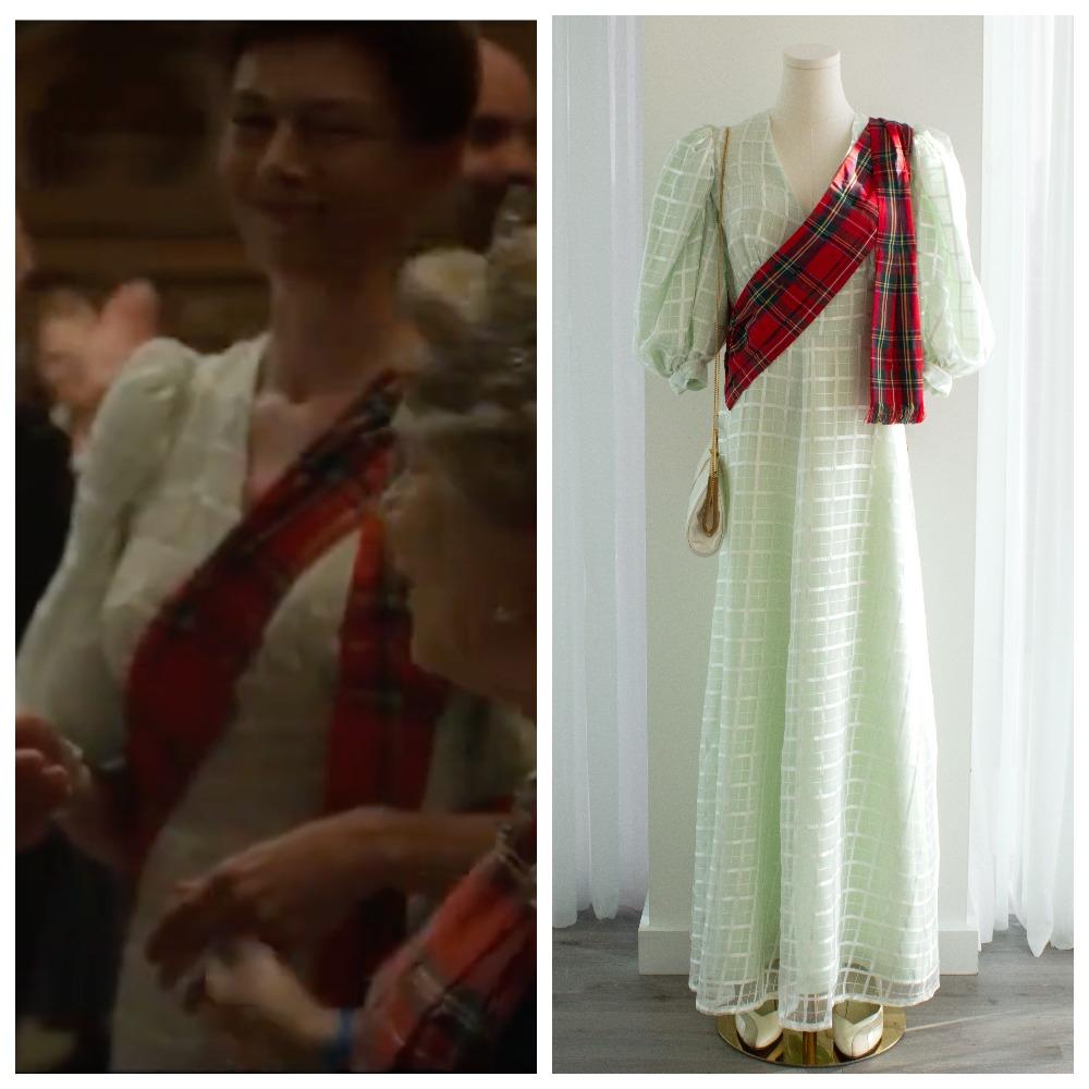 Claudia Harrison (como la Princesa Ana): Un vestido largo de seda de Ghillies Ball
Temporada 5, Episodio 1, 'El síndrome de la reina Victoria' 
Bata de color menta pálido, hecha a medida, hasta el codo, con una capa de gasa a cuadros blancos, un