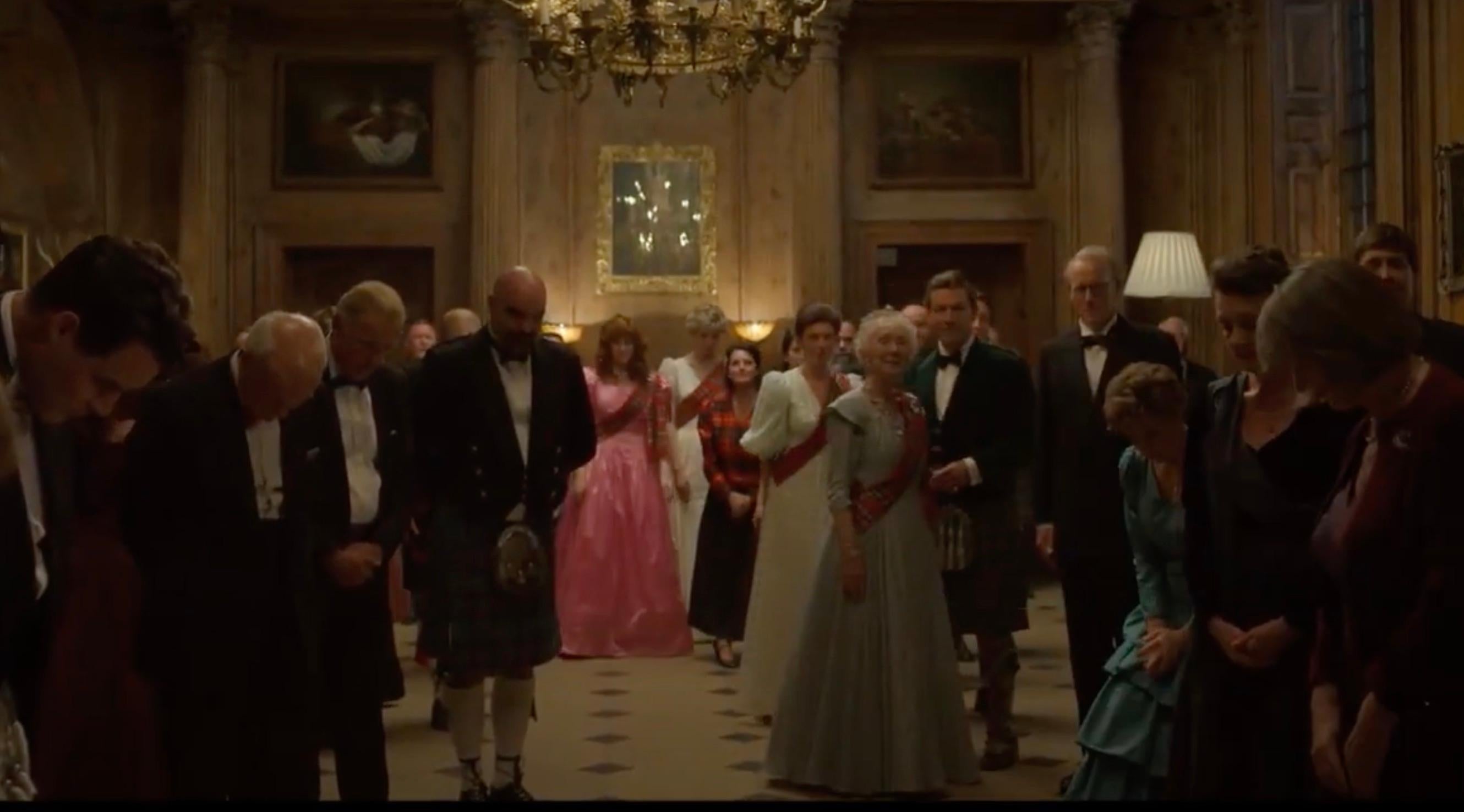 De las mujeres Subasta de la serie The Crown Bonhams Traje de gala de la princesa Ana Ghillies en venta