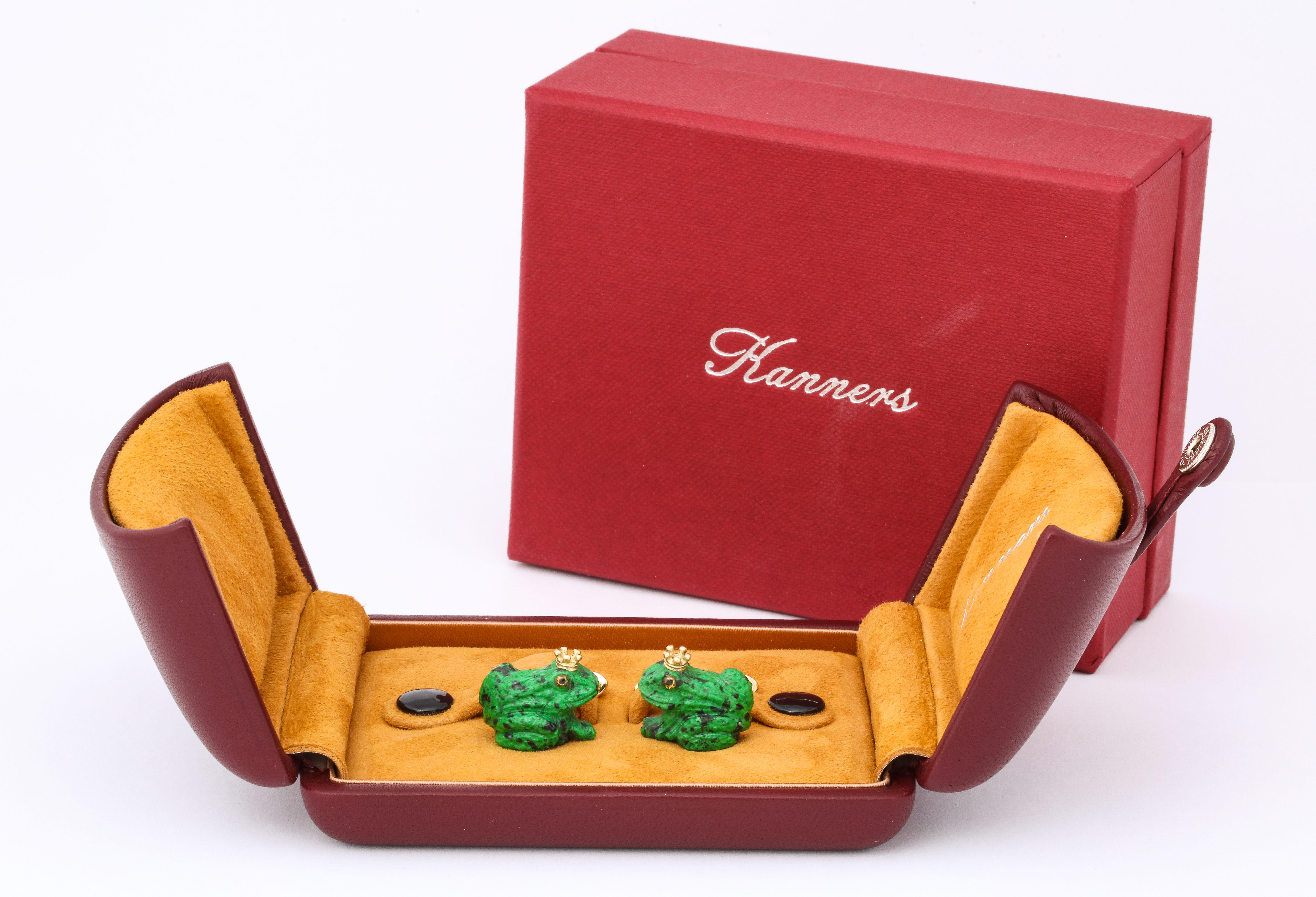 Boutons de manchette « The Crowned Frog » de Michael Kanners Unisexe en vente