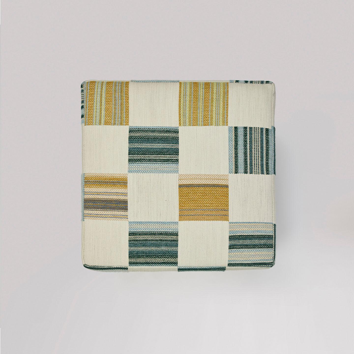 Würfelhocker in Patch Cerulean von Sister By Studio Ashby im Zustand „Neu“ im Angebot in London, GB