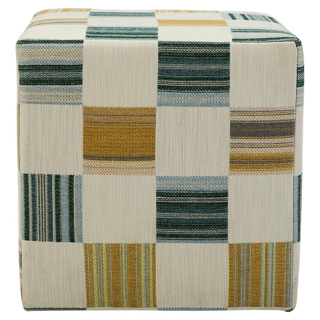 Würfelhocker in Patch Cerulean von Sister By Studio Ashby