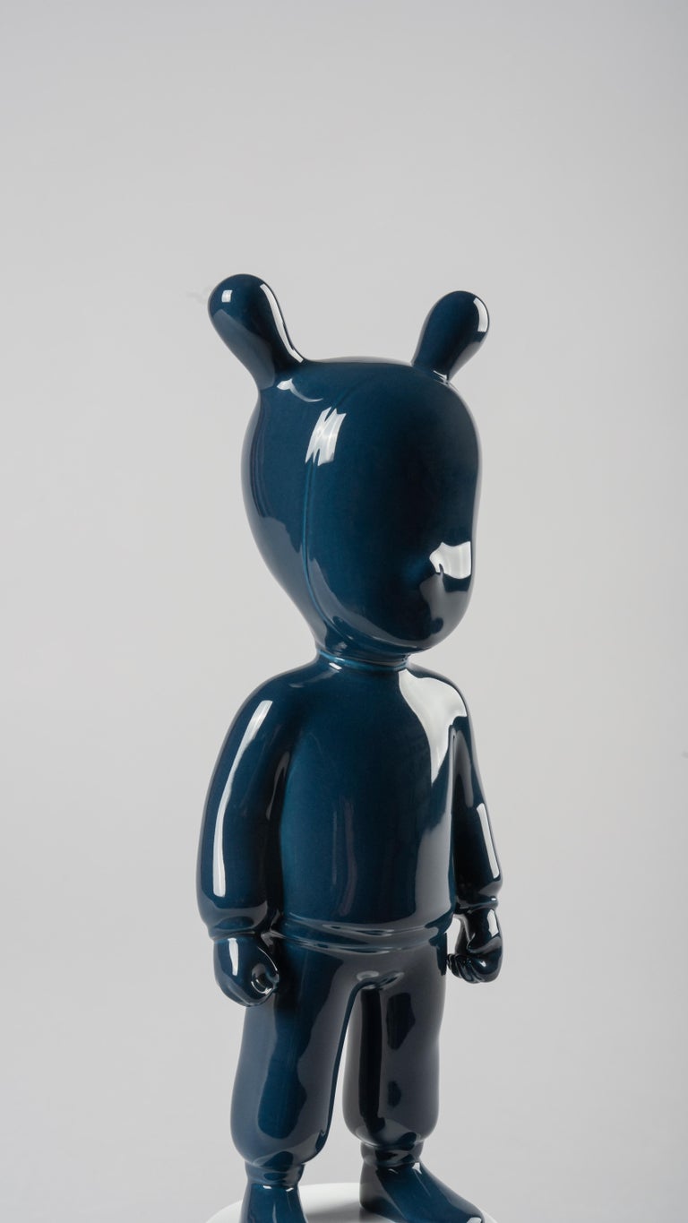 Dark Blue Guest Figurine In New Condition For Sale In Cranbury, NJ