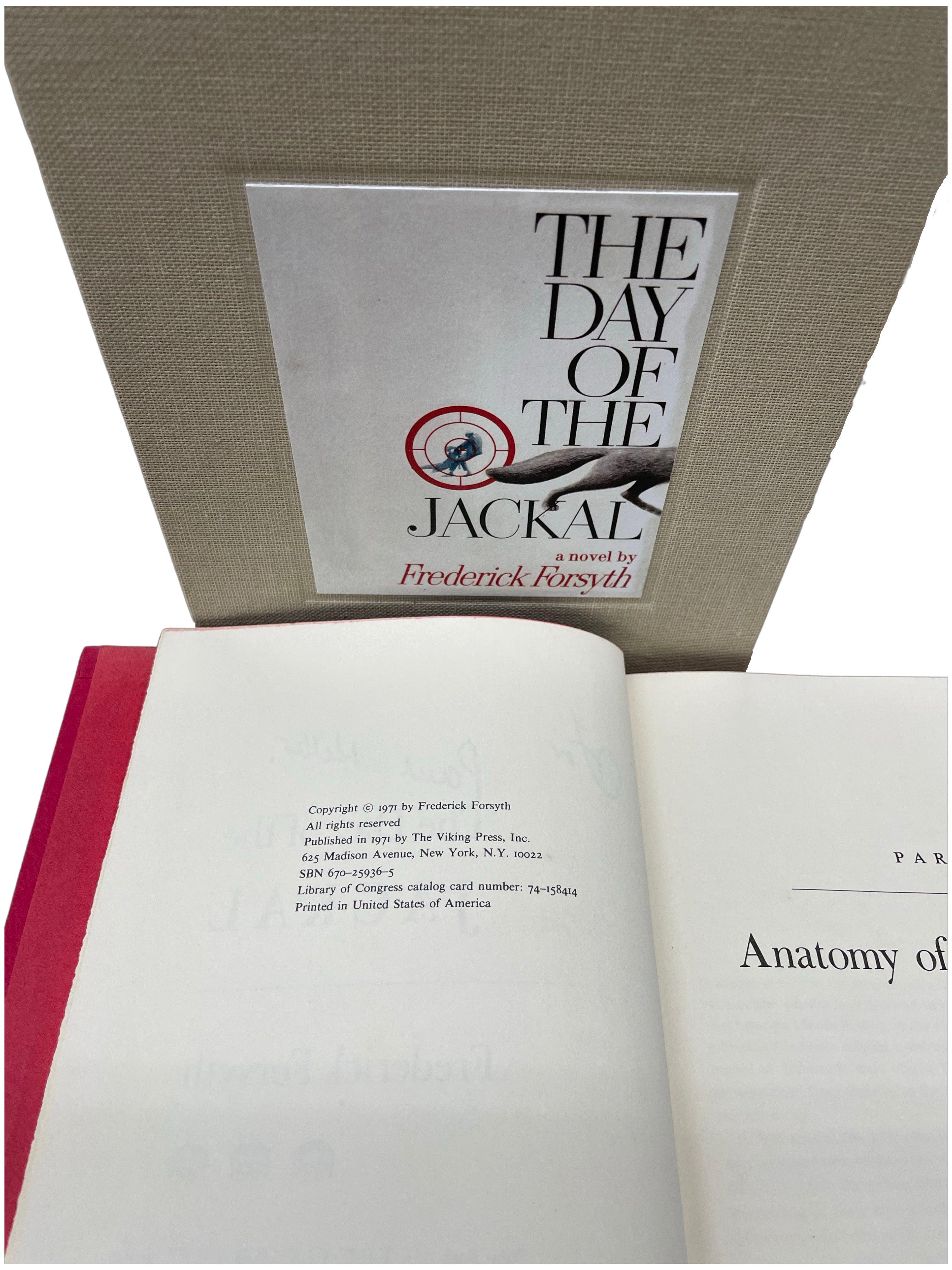 The Day of the Jackal, signiert von Frederick Forsyth, Erstausgabe im amerikanischen Stil im Zustand „Gut“ im Angebot in Colorado Springs, CO