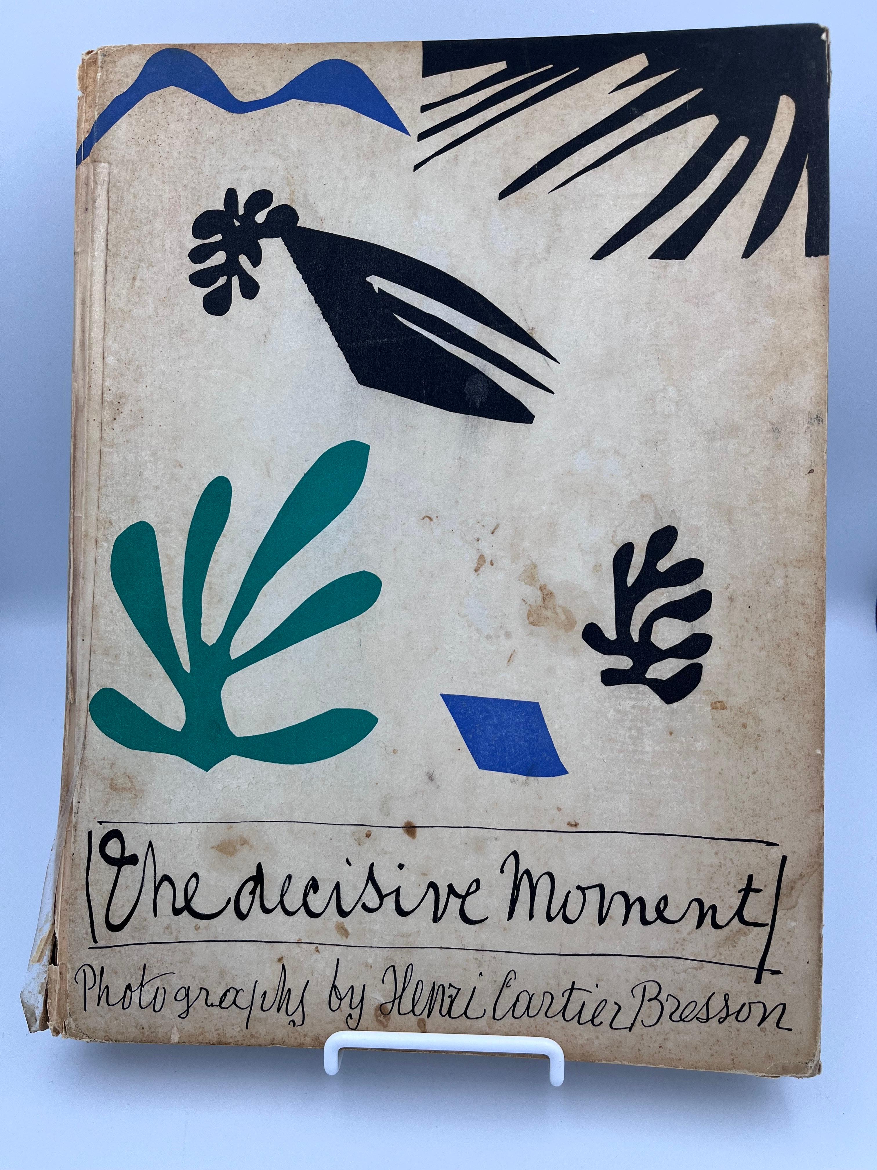 Henri Cartier-Bresson - El Momento Decisivo - 1ª Edición, 1952 - Portada de Henri Matisse - Publicado por Simon & Schuster

Verdadera piedra angular de la fotografía del siglo XX, ésta es una primera edición extremadamente rara y coleccionable de El