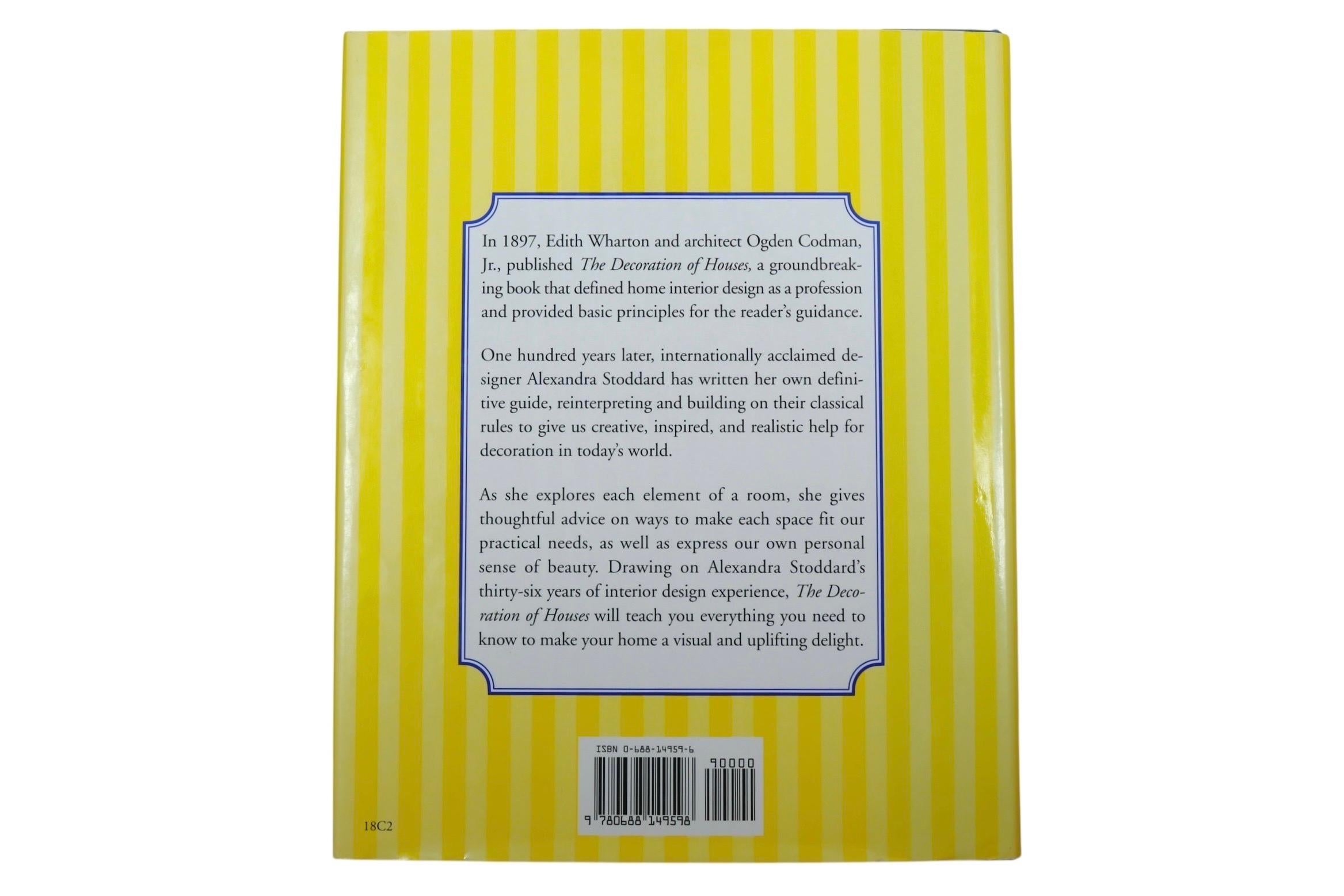 La décoration des maisons par Alexandra Stoddard. Livre relié avec jaquette. Première édition, publiée par William Morrow and Company Inc. de New York en 1997. Imprimé aux États-Unis, illustré, 499 pages.