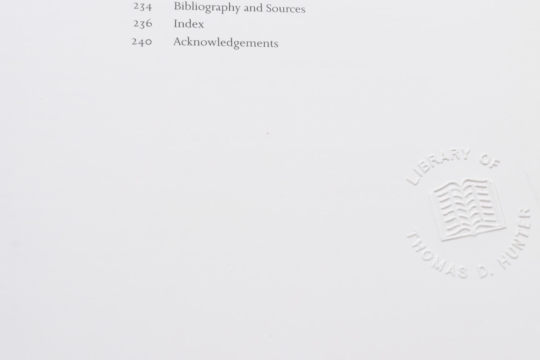 Le carreau décoratif dans l'architecture et les intérieurs. Livre à couverture souple avec jaquette, publié en 2000 par Phaidon Press Limited de Londres. Illustré, 240 pages.
