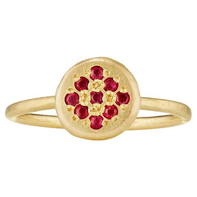 Ethischer Delphina-Ring aus 8 Karat Fairmined-Gold und Rubinen