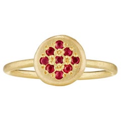 Ethischer Delphina-Ring aus 8 Karat Fairmined-Gold und Rubinen
