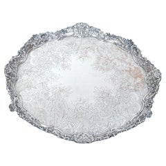 Le diable est dans les détails Plateau S/P du début du 19e siècle avec un visage de diable dans la galerie