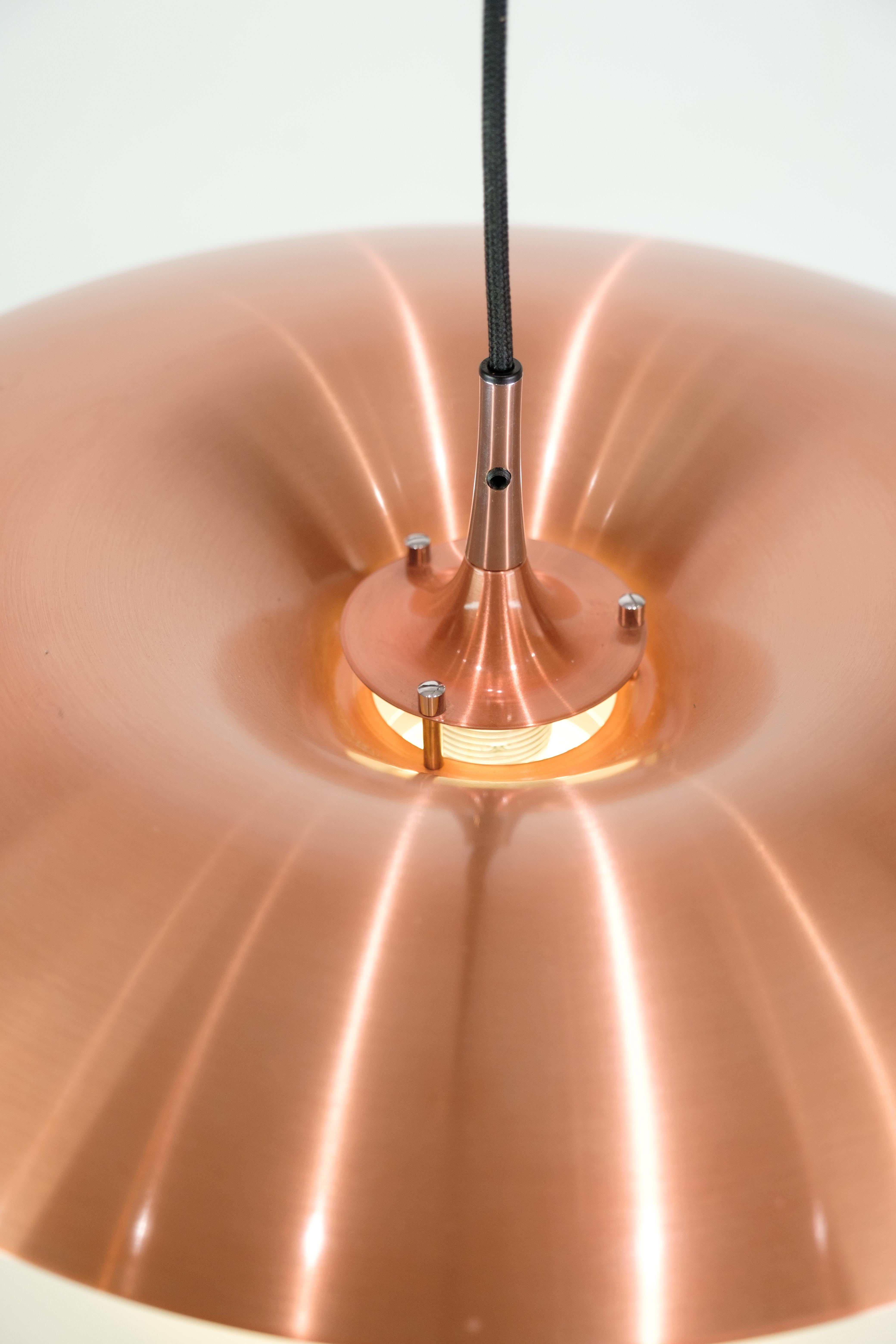 The Diablo lamp, designed by Joakim Fihn and produced in Varberg Sweden with copper shades. The lamp uses a compatible bulb and has energy class a - E.
H:20 Dia:50